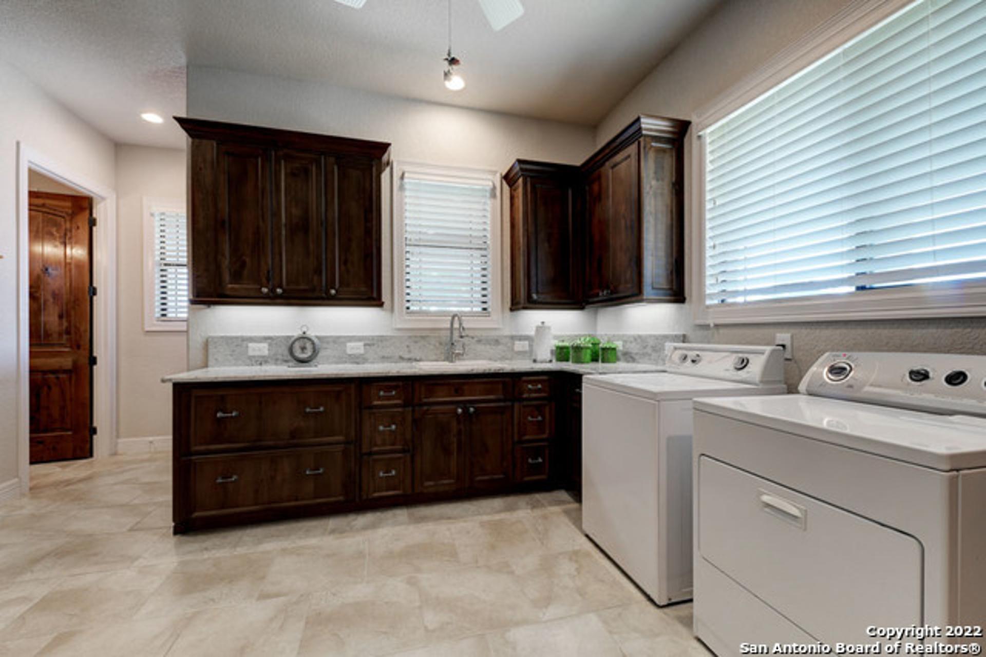 2420 Bolton Rd, MARION, TX, 78124