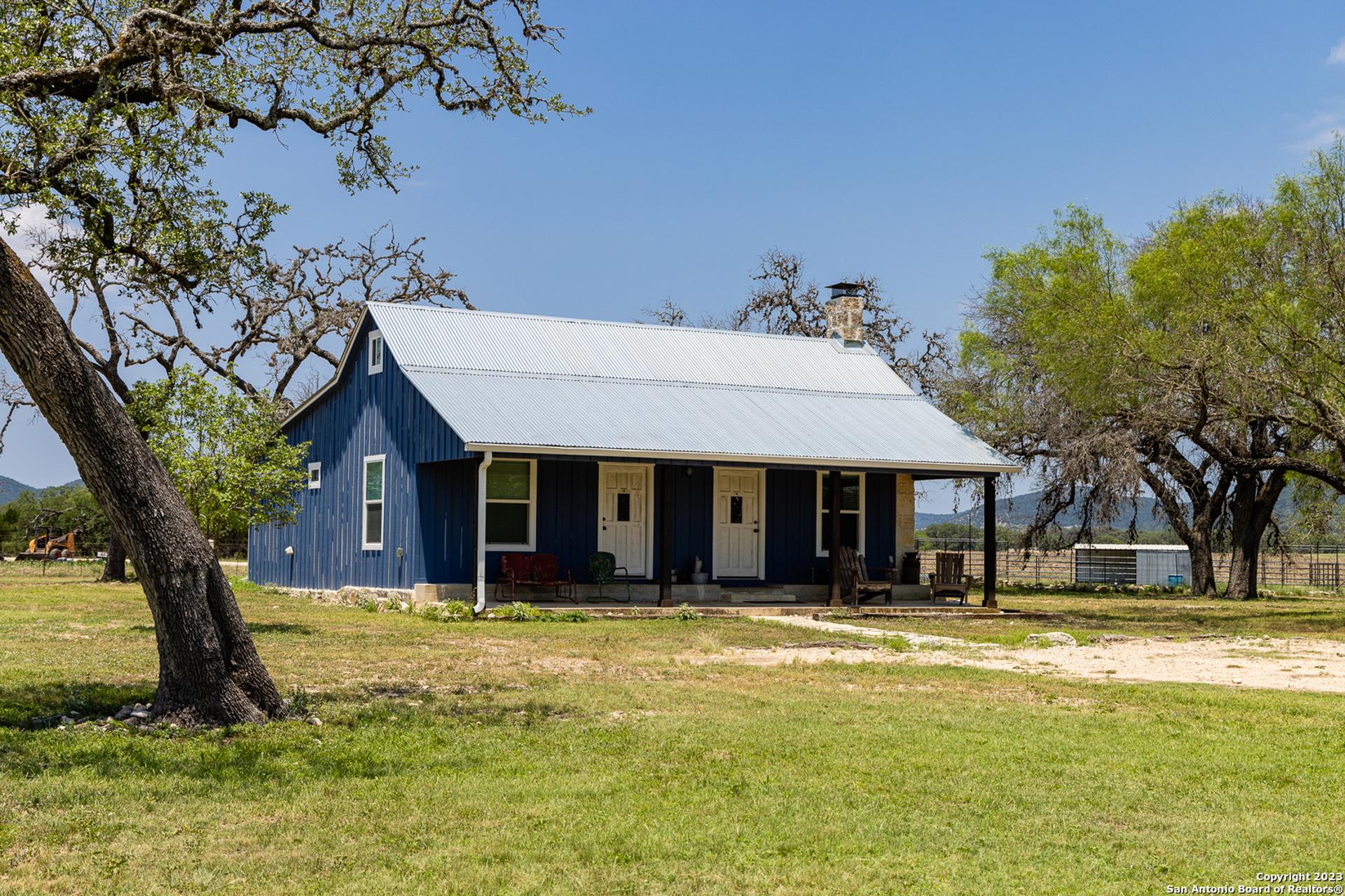 5374 County Road 111, UTOPIA, TX, 78884