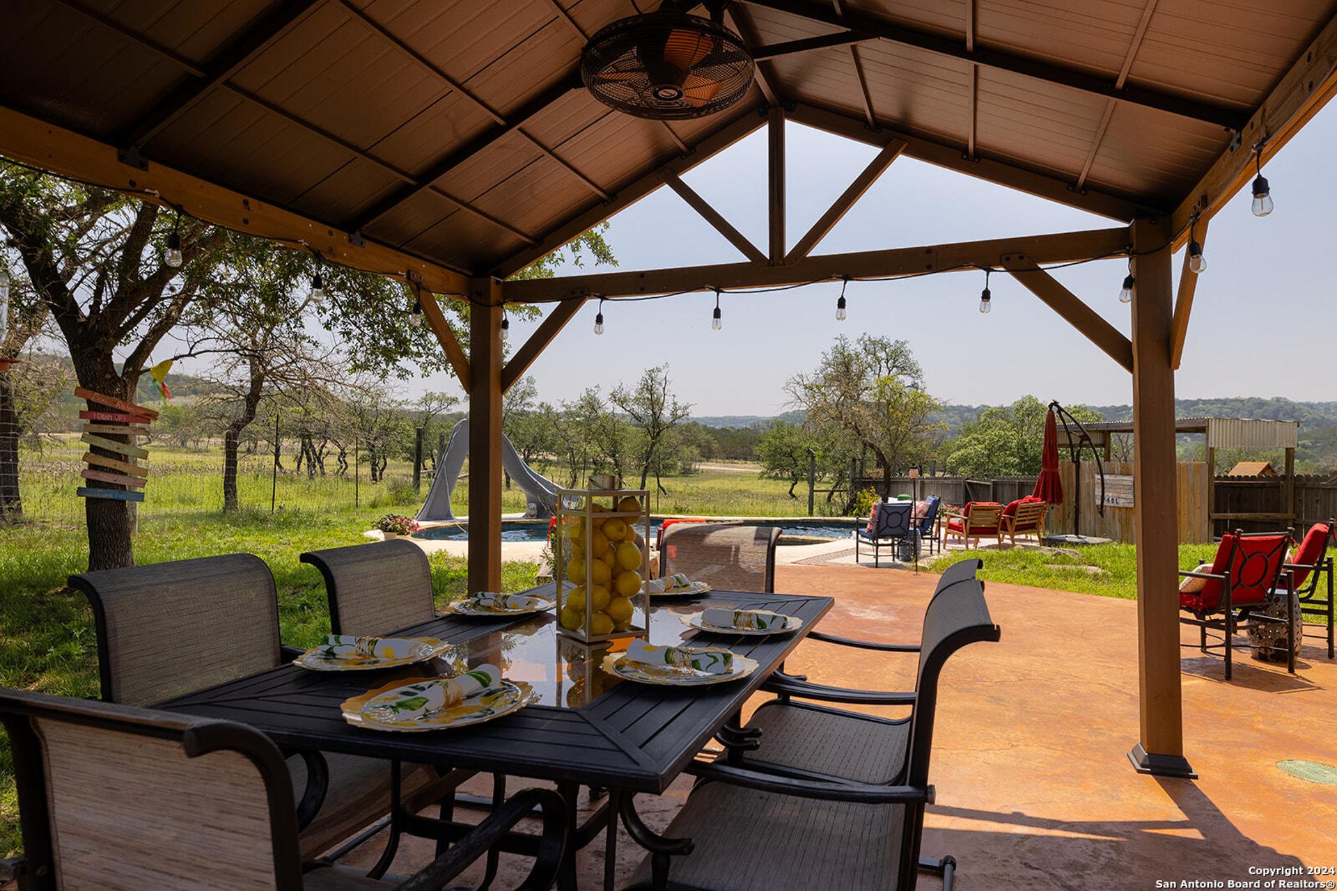 140 Twin Springs Rd N, KERRVILLE, TX, 78028