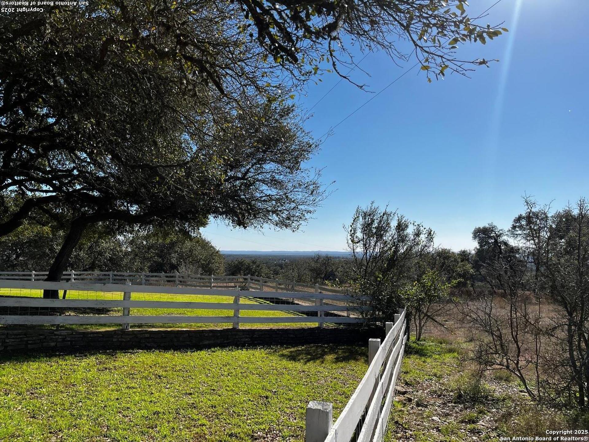205 CRABAPPLE RD, KENDALIA, TX, 78027-1902