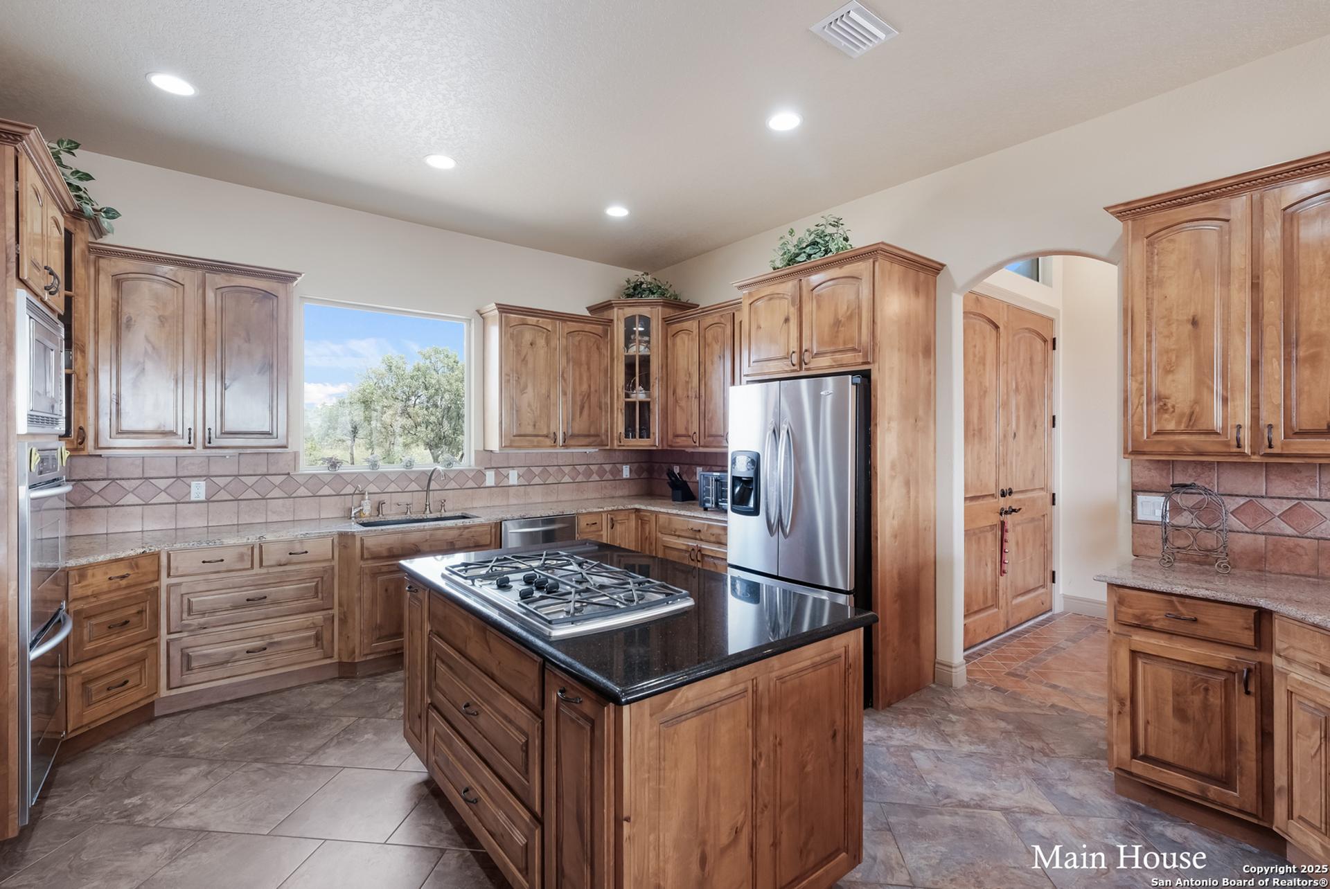 208 Private Road 378, RIO_MEDINA, TX, 78066