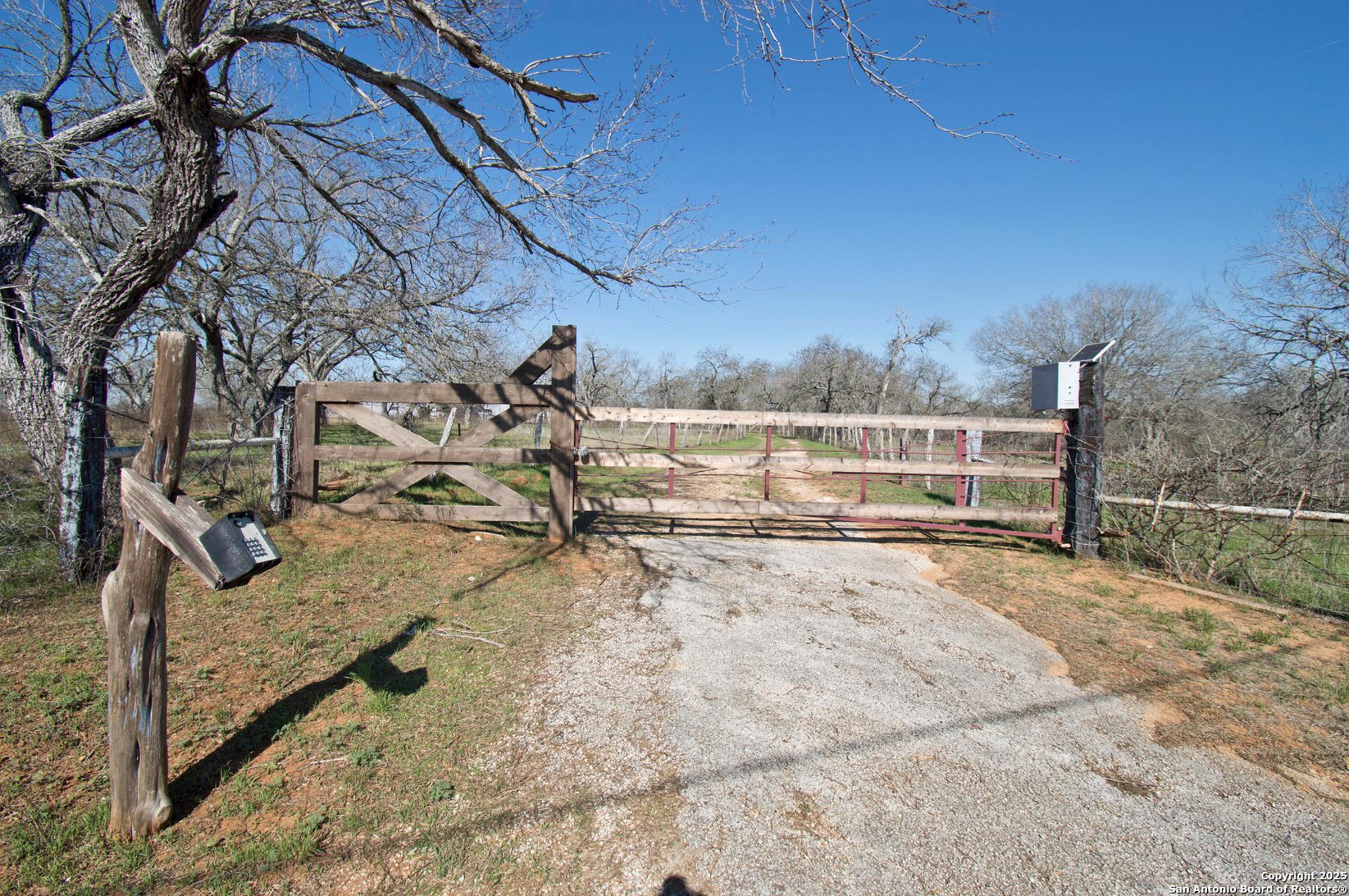 5673 FM 1628, ADKINS, TX, 78101