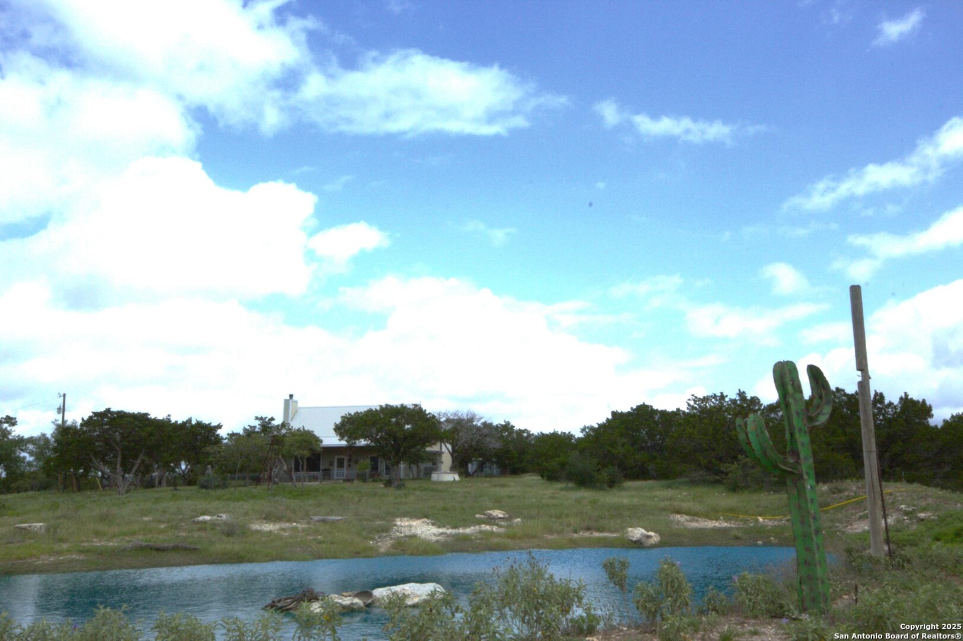510 Dead End Rd., MOUNTAIN_H, TX, 78058