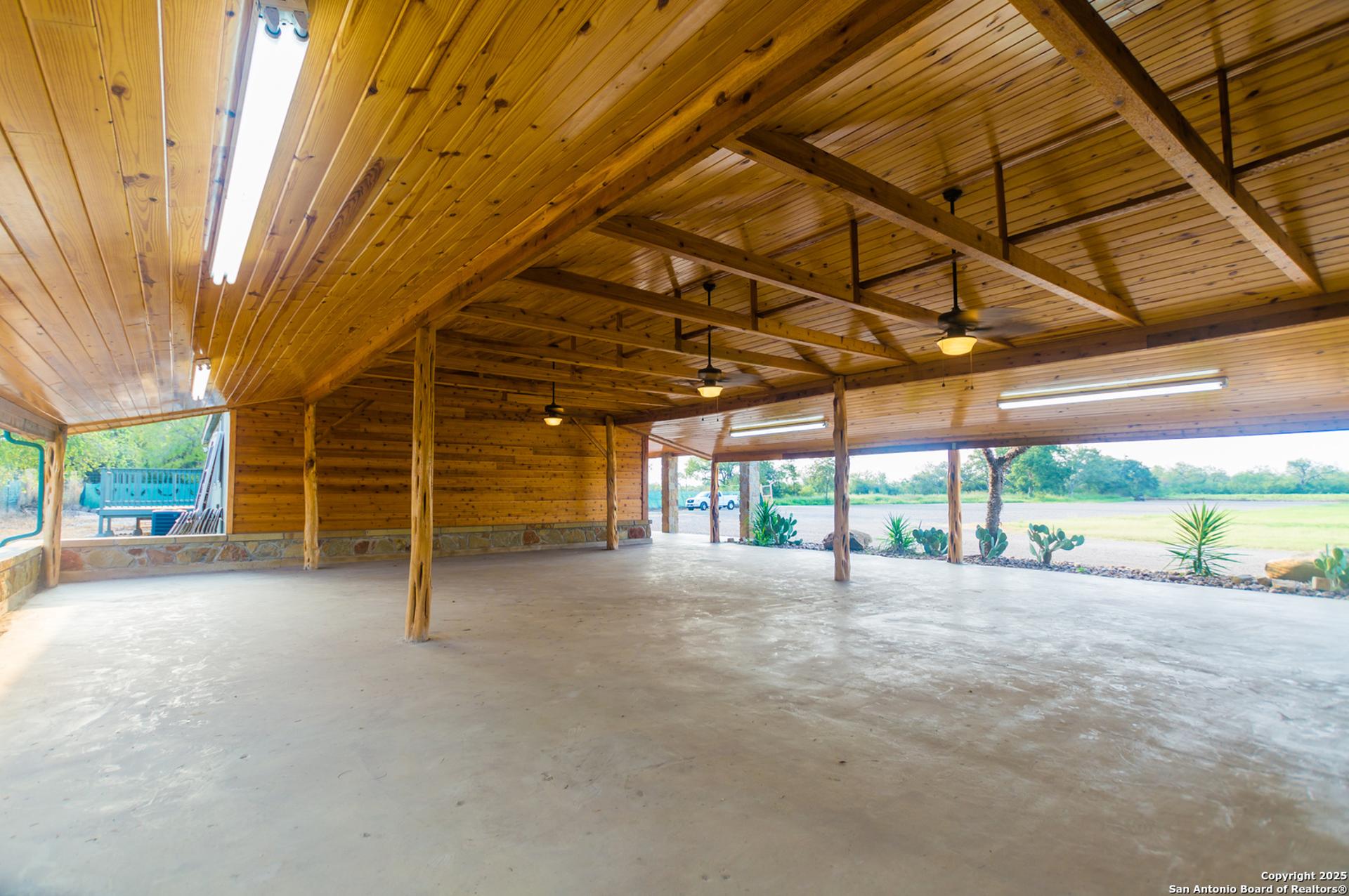 20250 Interstate 35 S, LYTLE, TX, 78052
