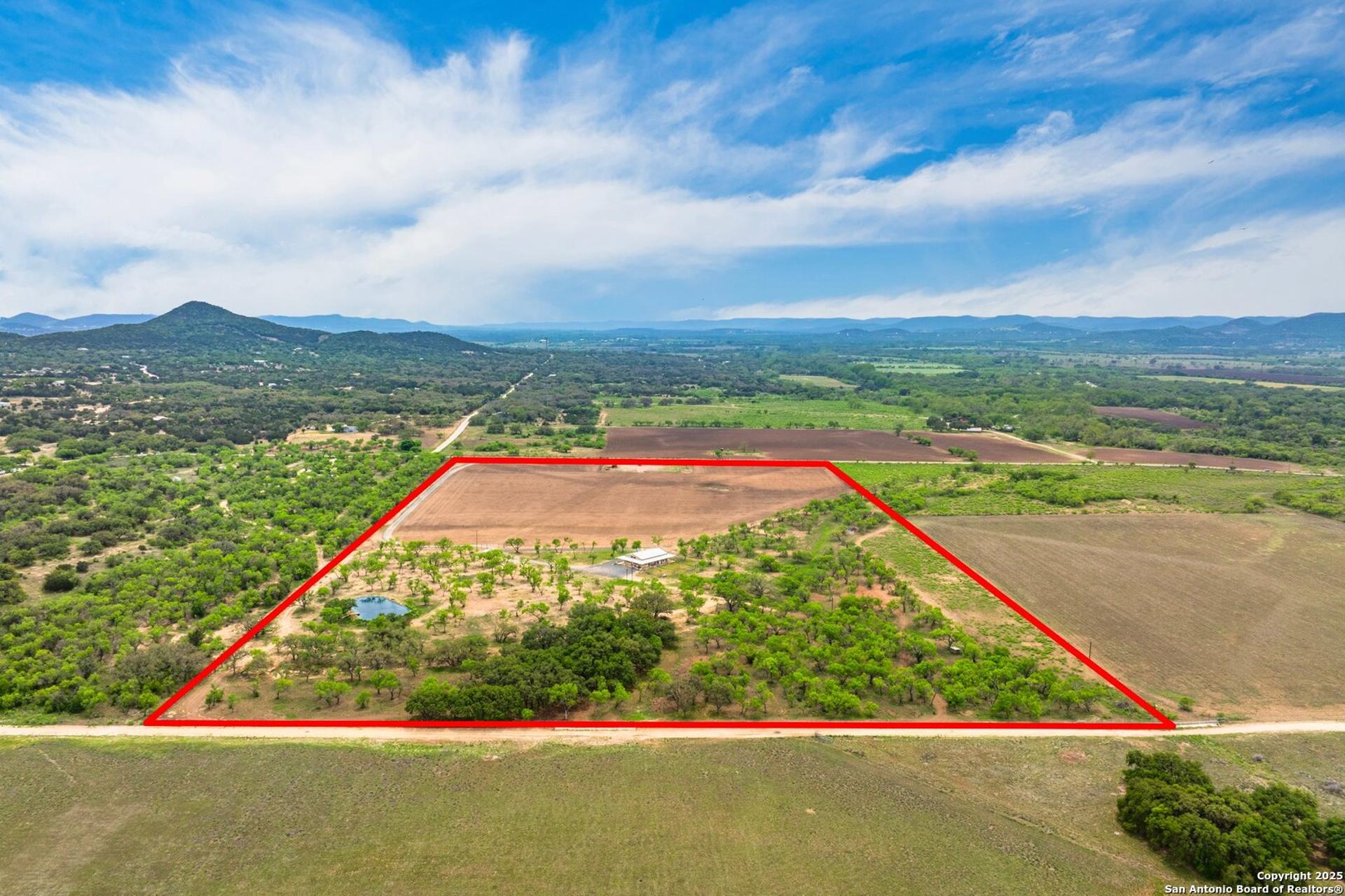 1065 B & R, UTOPIA, TX, 78884