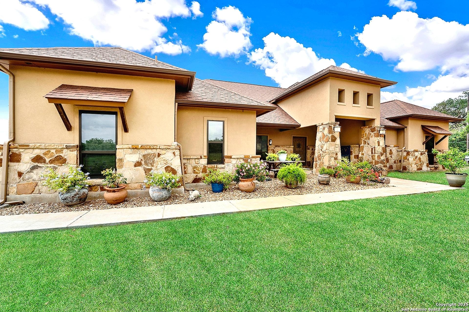 1494 County Road 433, STOCKDALE, TX, 78160