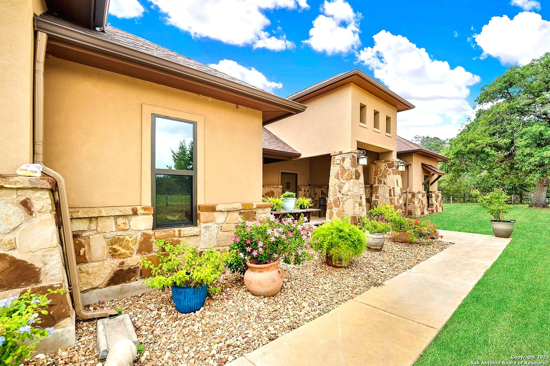 1494 County Road 433, STOCKDALE, TX, 78160