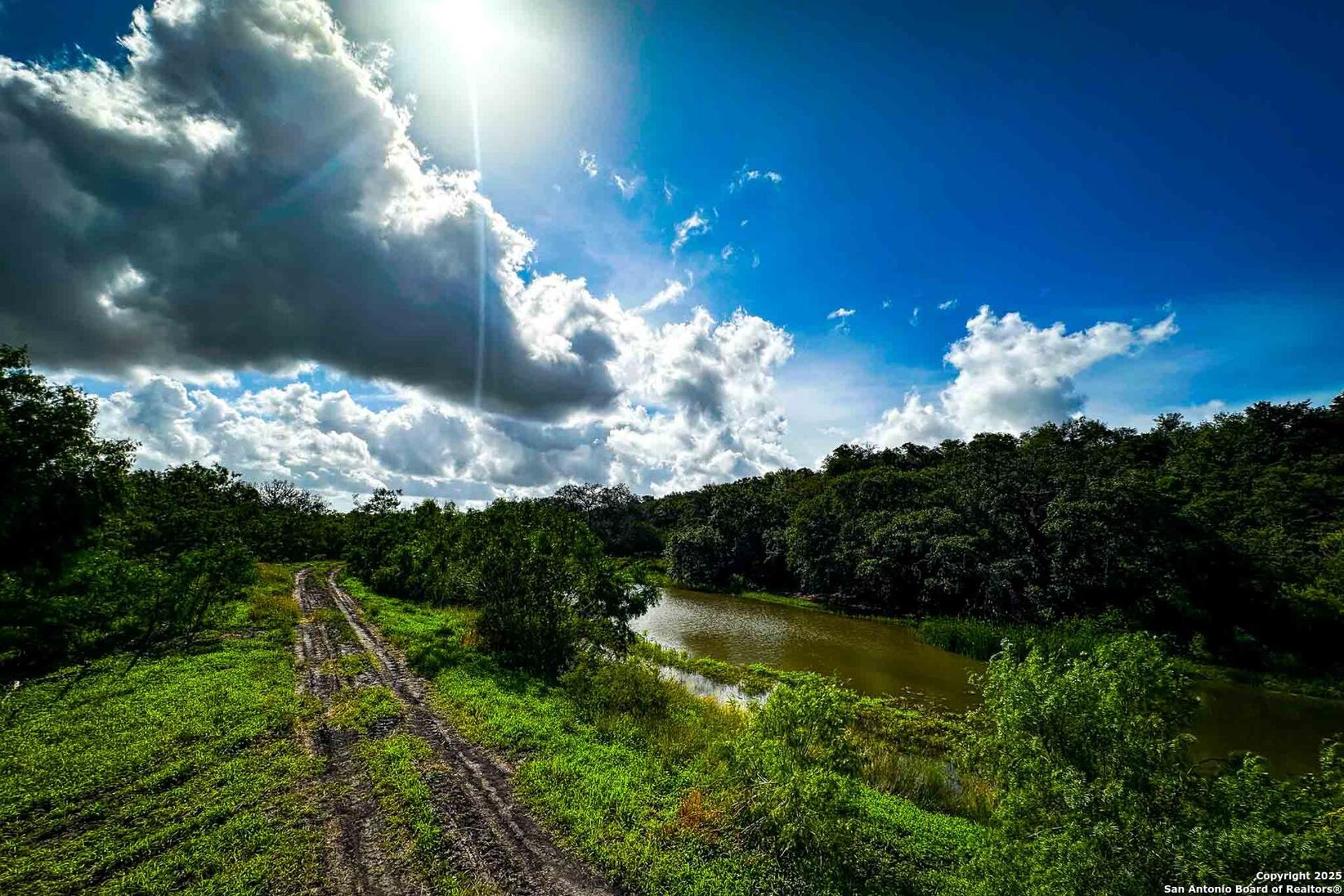 000 Fm 1303, FLORESVILL, TX, 78114