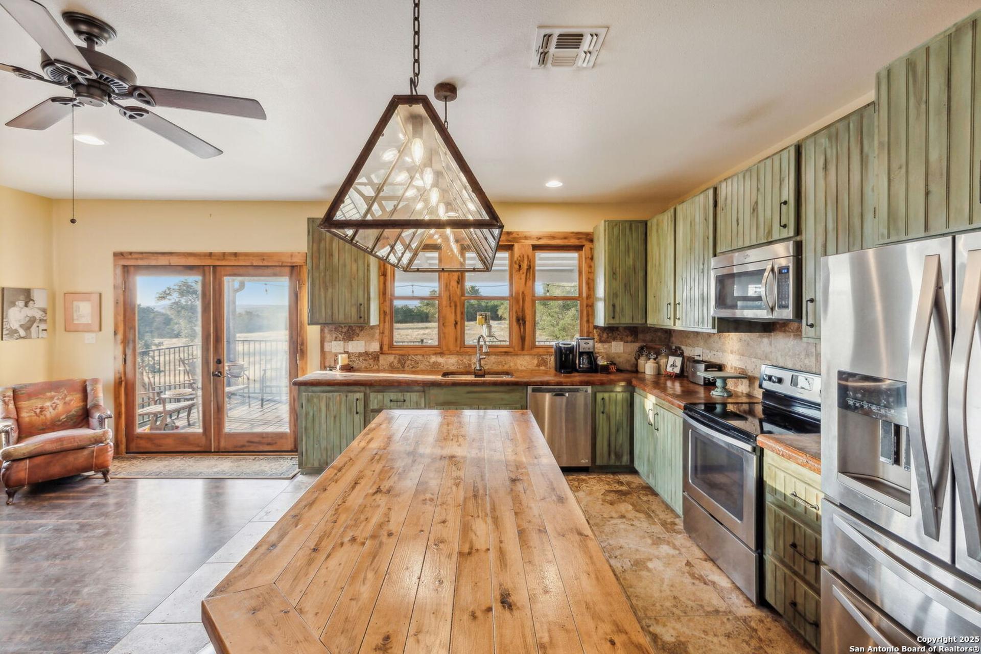 232 Stoneleigh Road, CENTERPOIN, TX, 78010