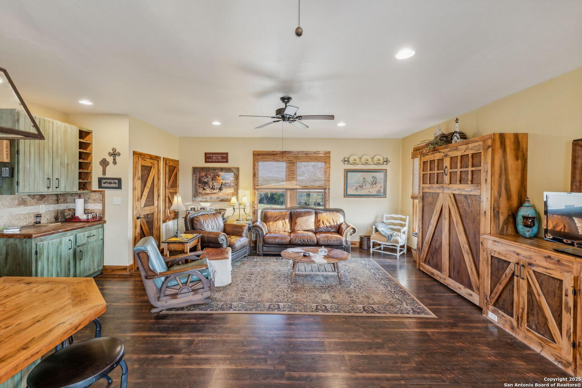 232 Stoneleigh Road, CENTERPOIN, TX, 78010