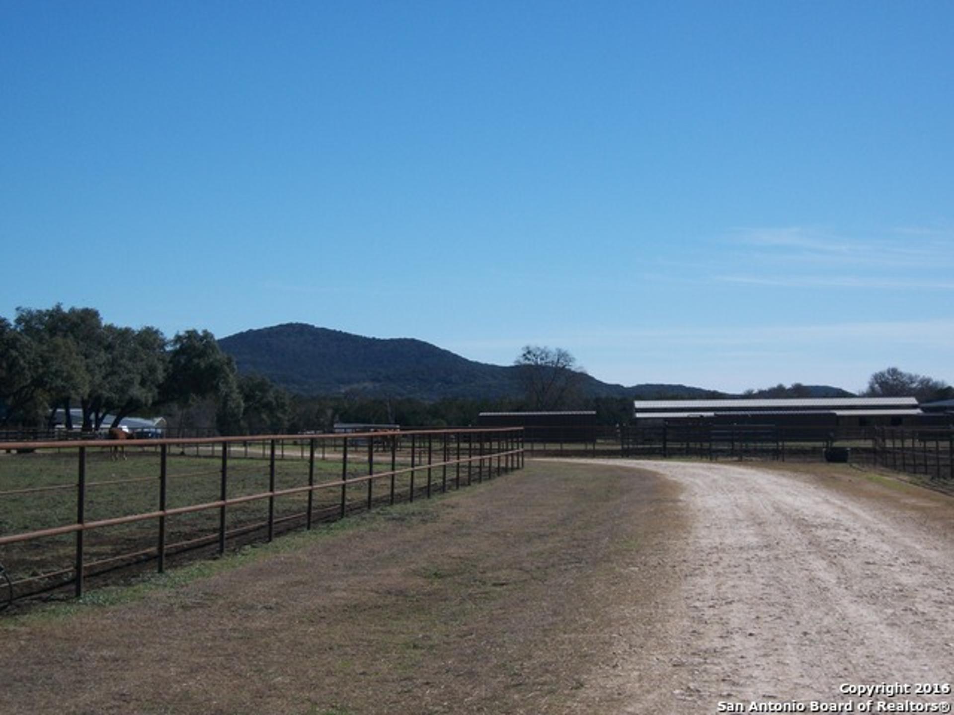 11217 FM 470, TARPLEY, TX, 78883
