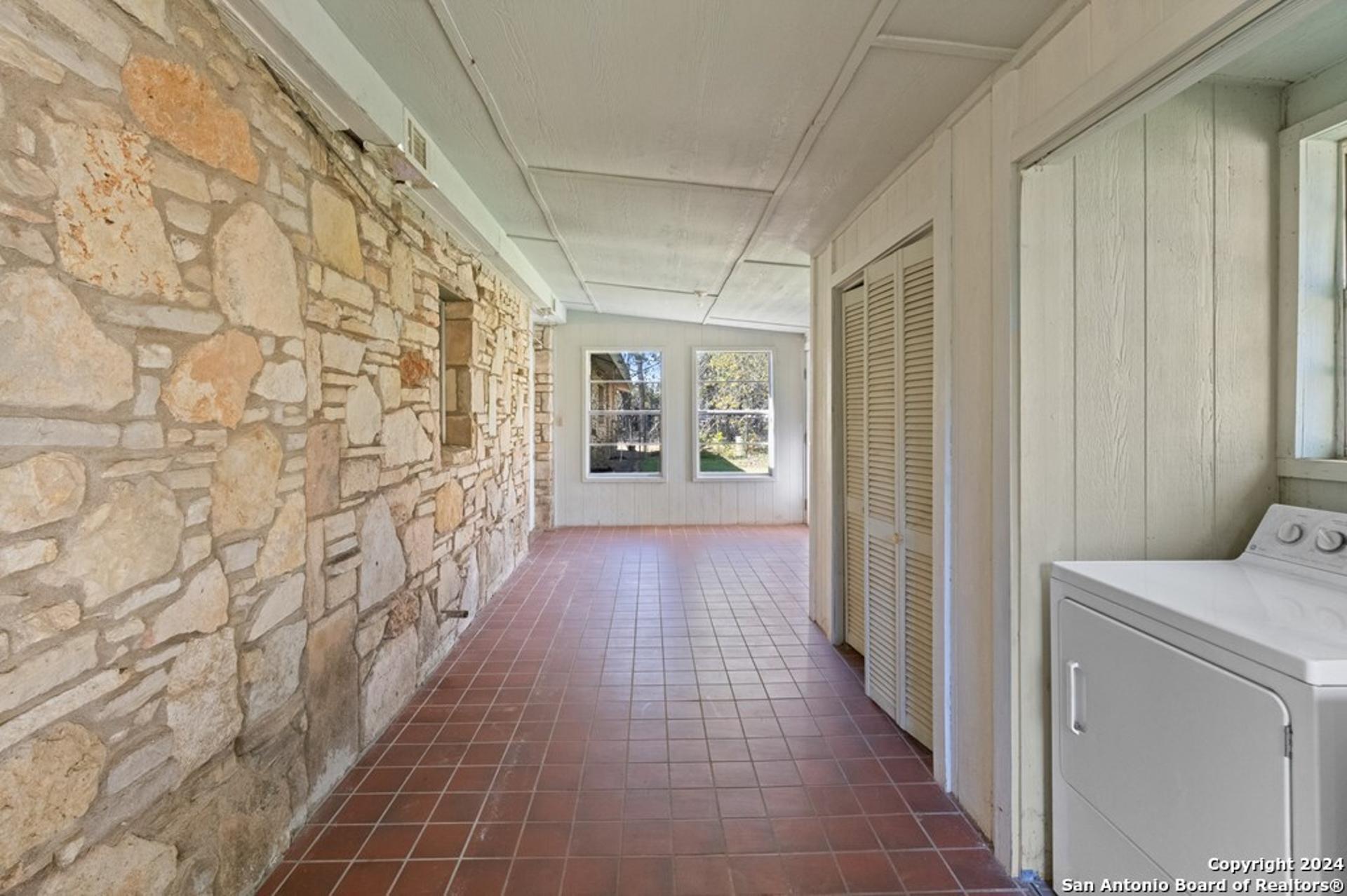6268 Highway 27, CENTERPOIN, TX, 78010