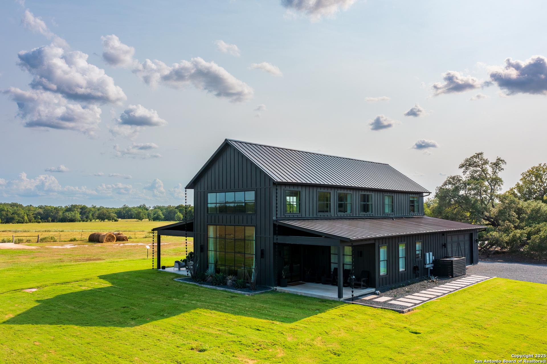 1071 Private Road 1090, HALLETSVIL, TX, 77964