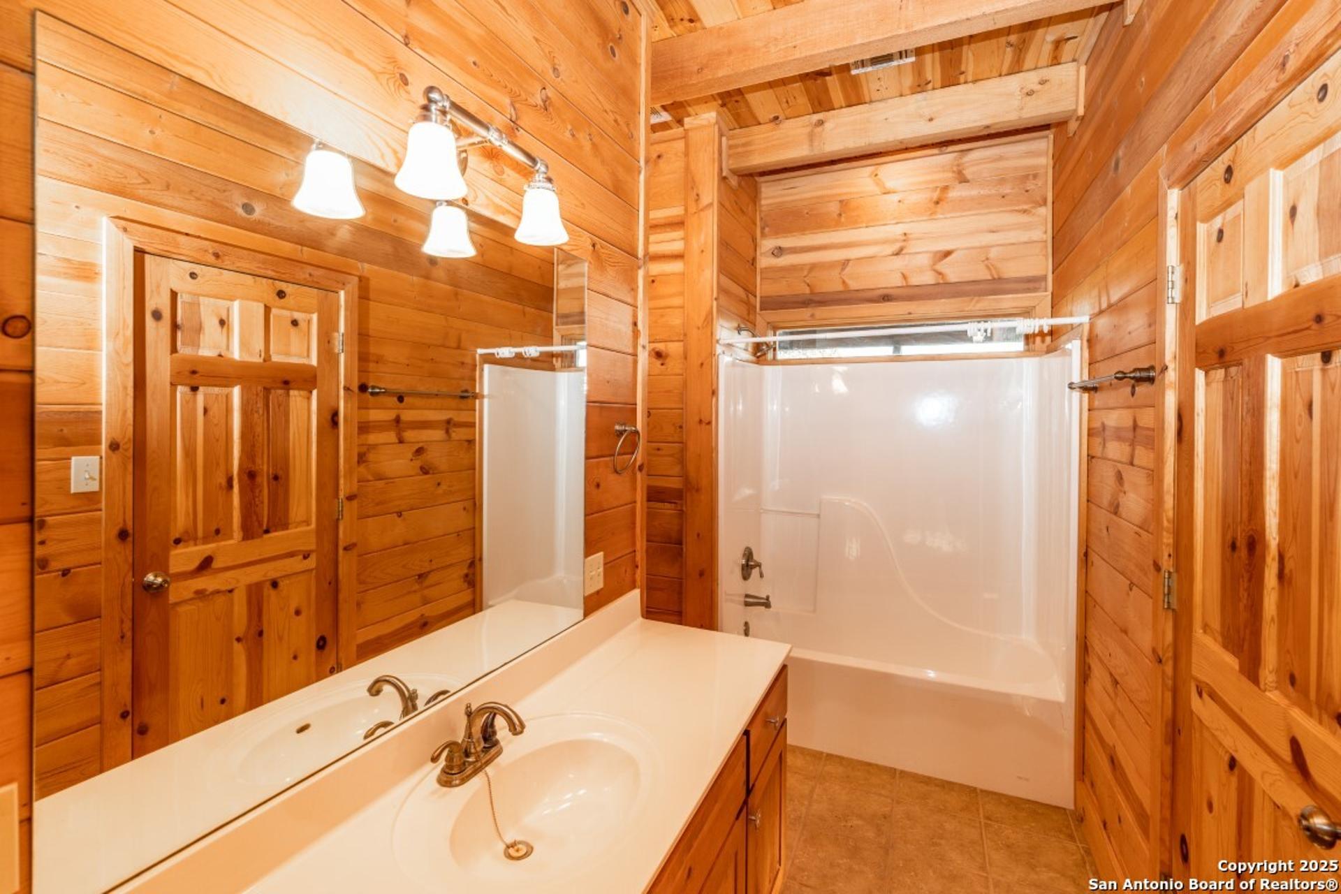 599 Mountain View Road, UTOPIA, TX, 78884