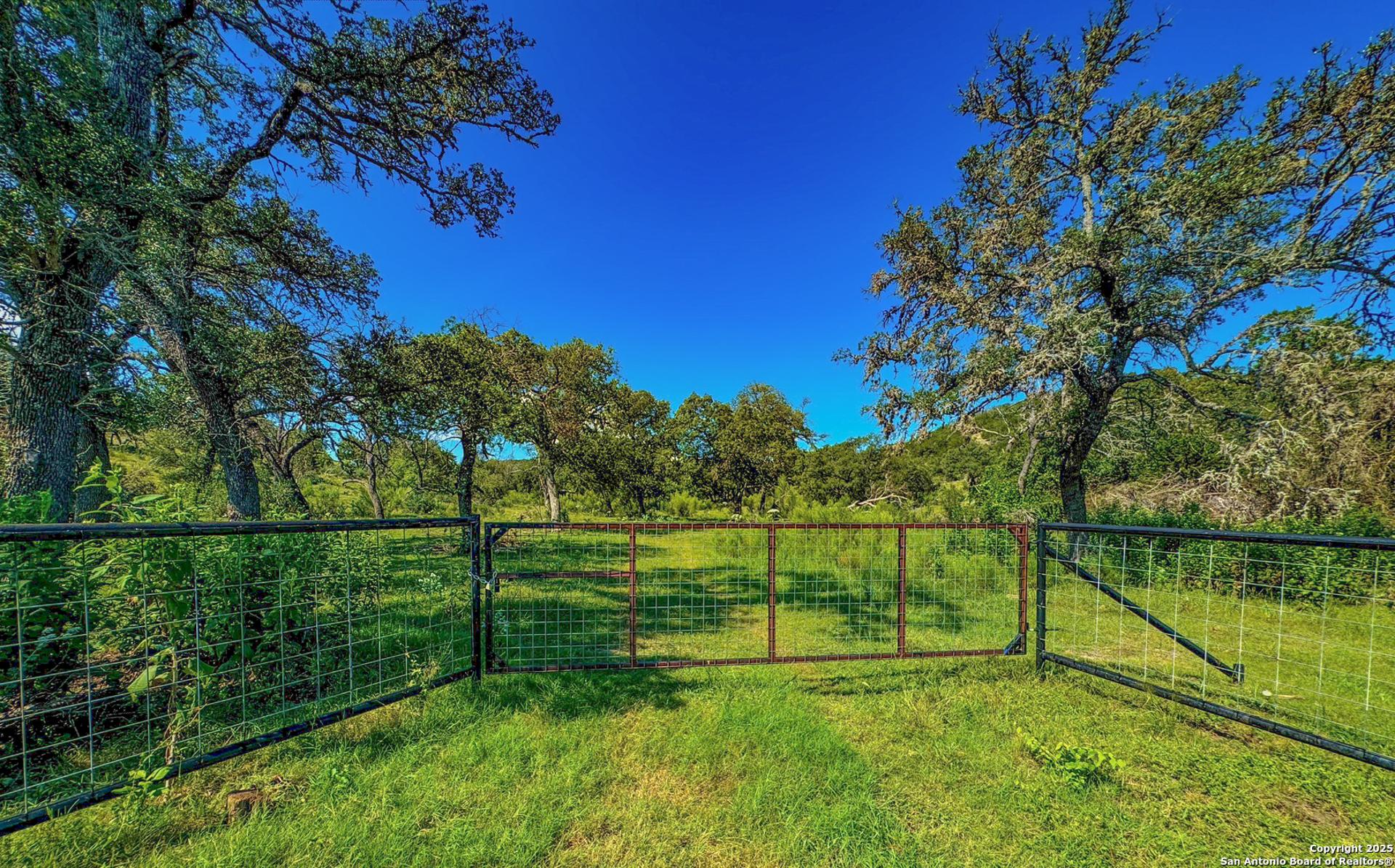 380 Holiday Rd., COMFORT, TX, 78013