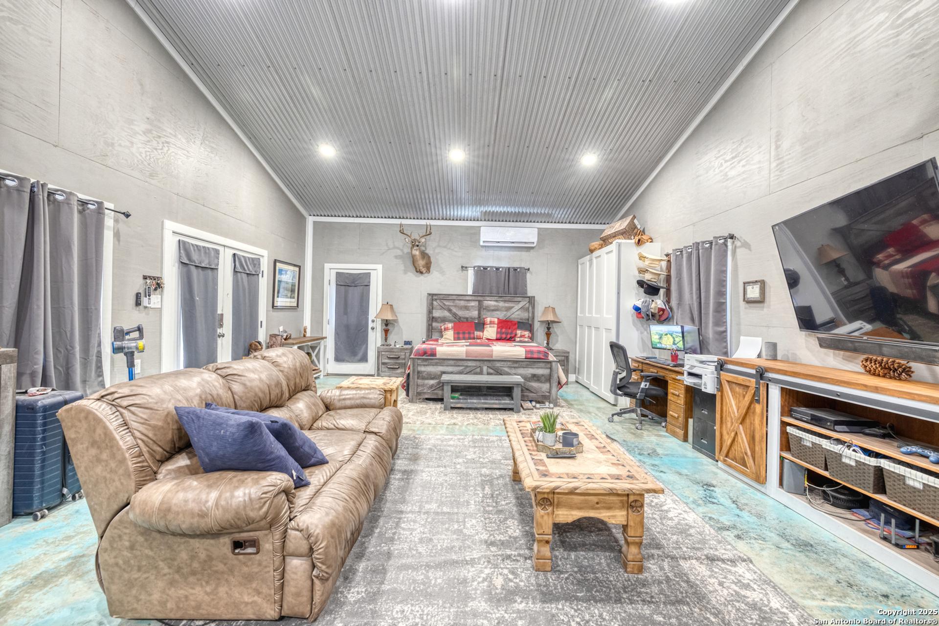 944 FM 1049, KNIPPA, TX, 78870-3020