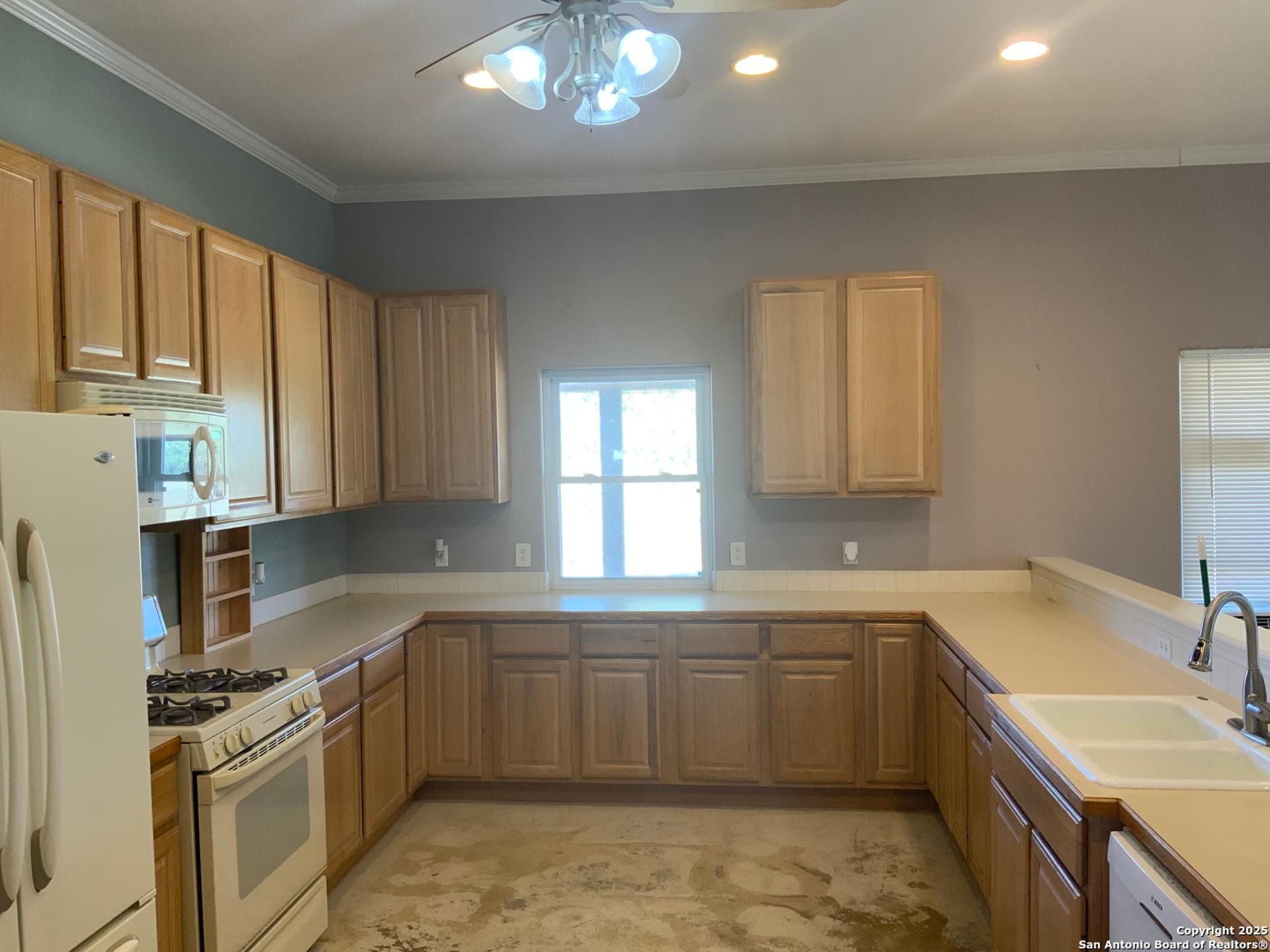 1912 Seminole Tr, DALE, TX, 78616