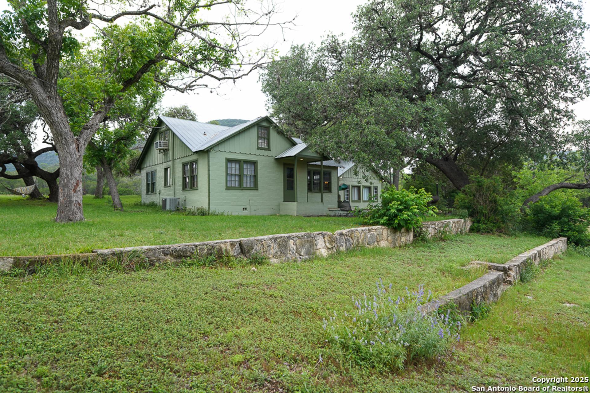 35298 FM 187, VANDERPOOL, TX, 78885