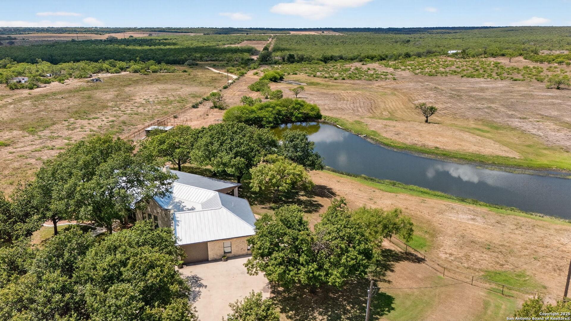 2220 FM 1343, DEVINE, TX, 78016