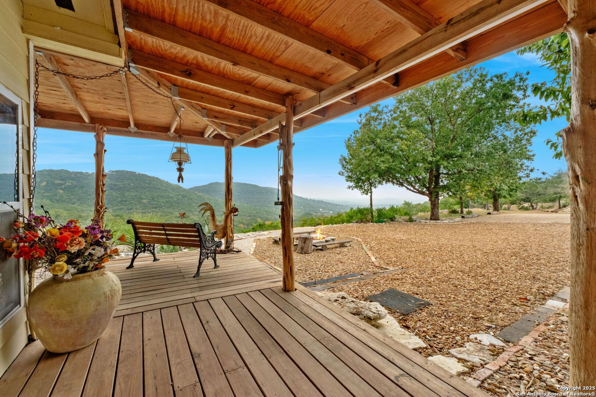 411 Valley View, PIPE_CREEK, TX, 78063