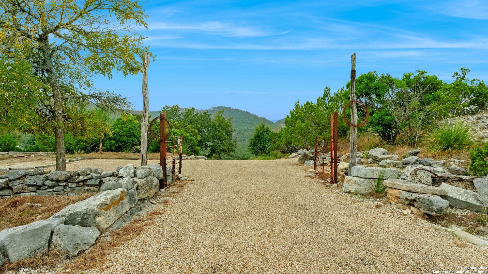 411 Valley View, PIPE_CREEK, TX, 78063