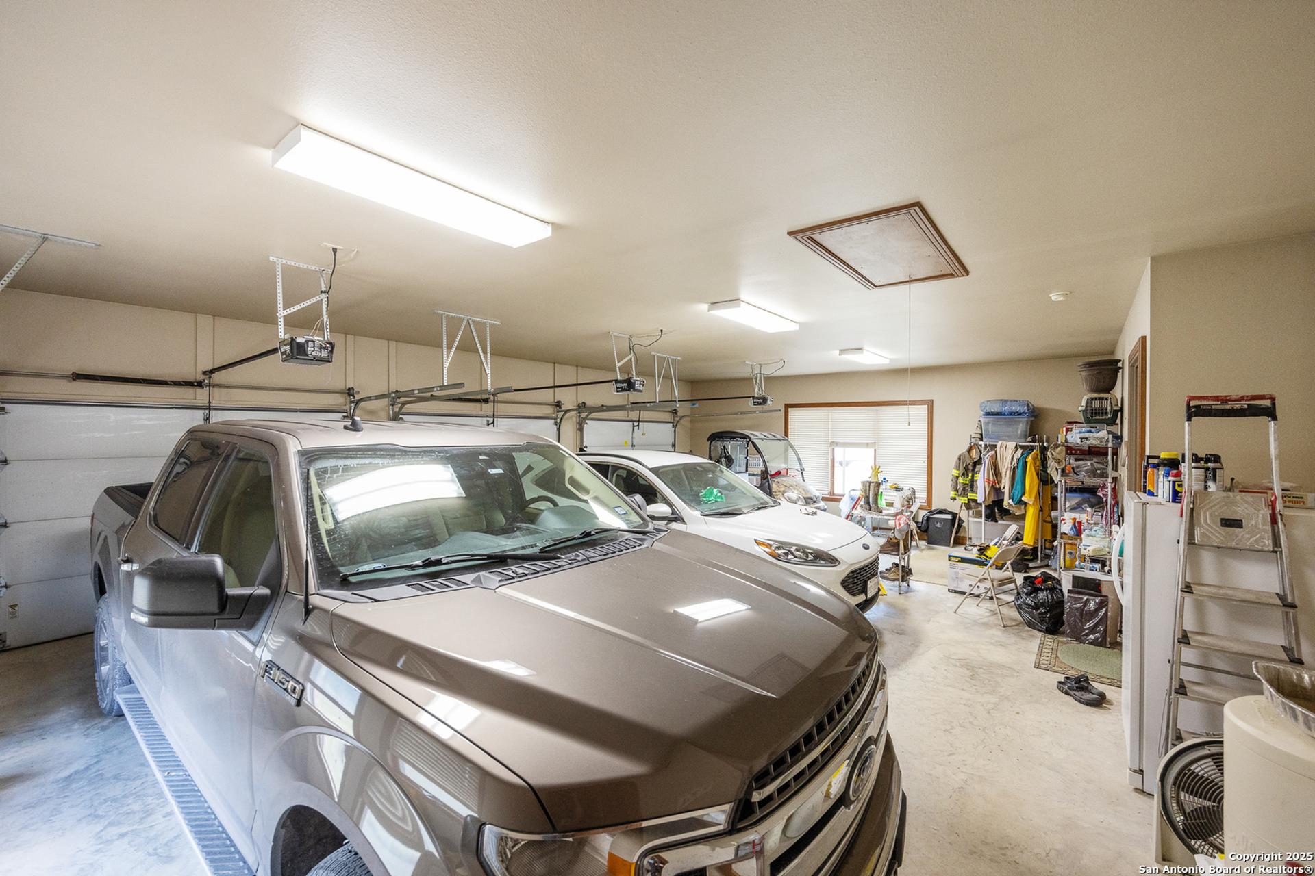 945 elm pass, CENTERPOIN, TX, 78010