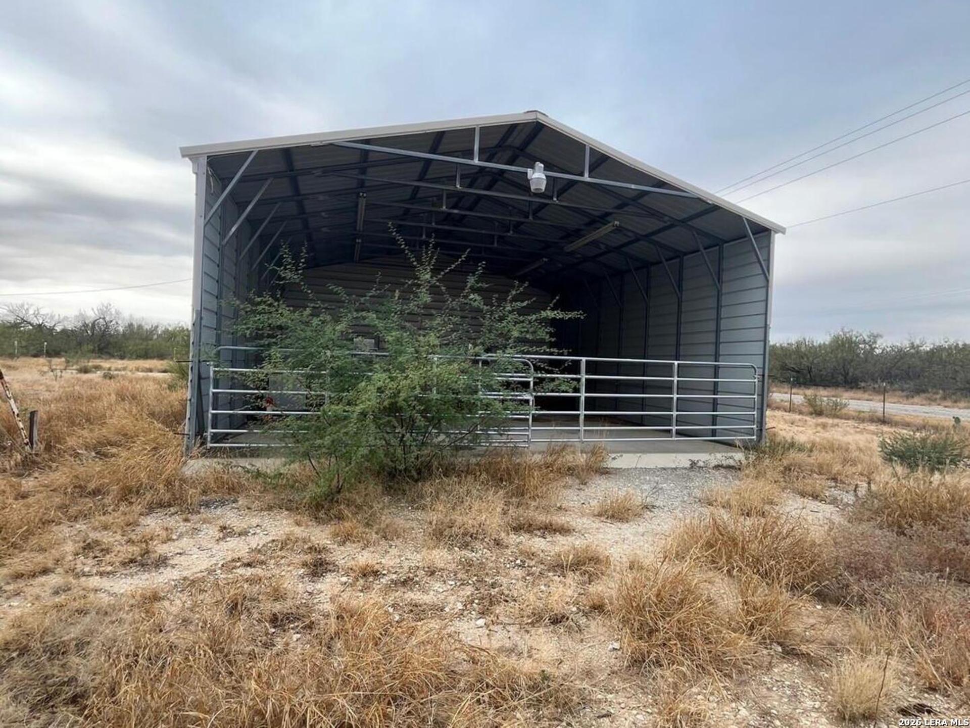 87 quinney, CARRIZOSPR, TX, 78834