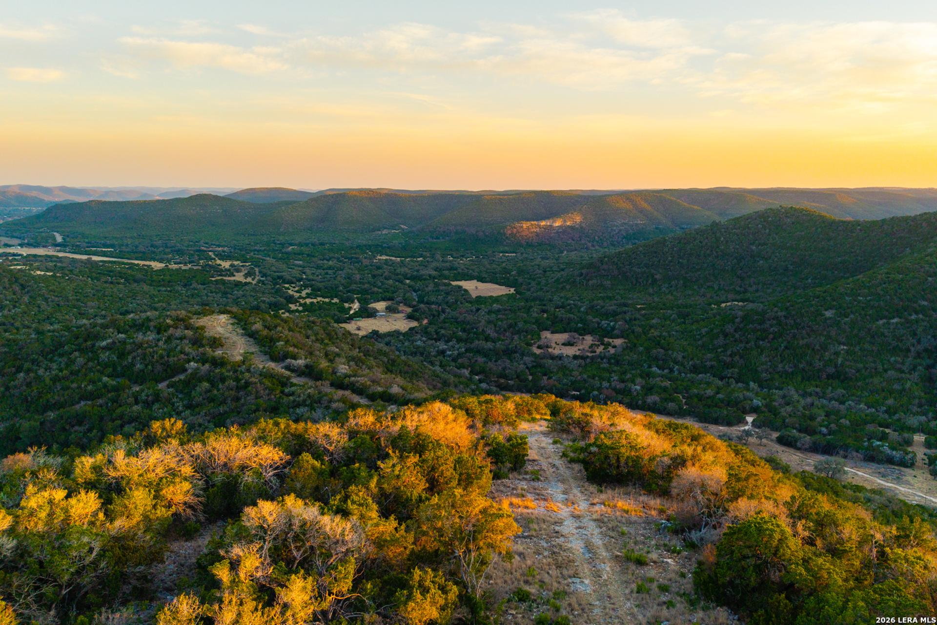 1030 Owl Hollow, LEAKEY, TX, 78873