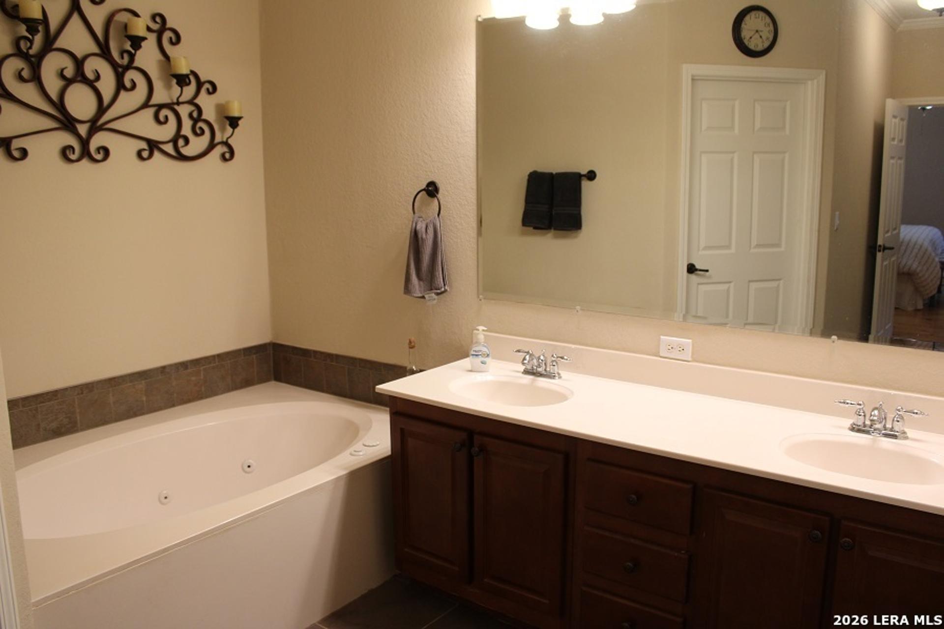 1121 CR 381 CR 381, FREDONIA, TX, 76842