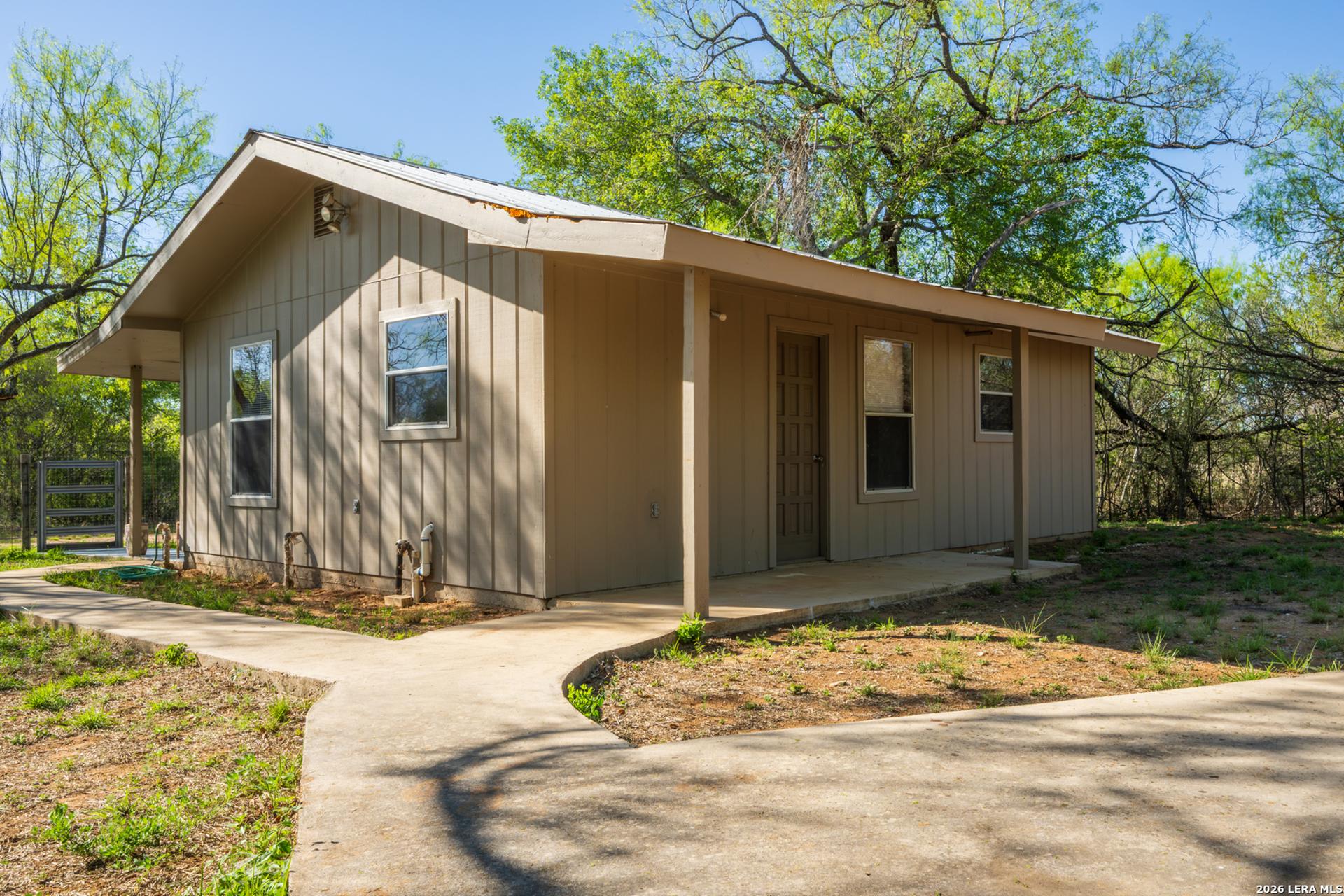 1048 County Road 640, HONDO, TX, 78861