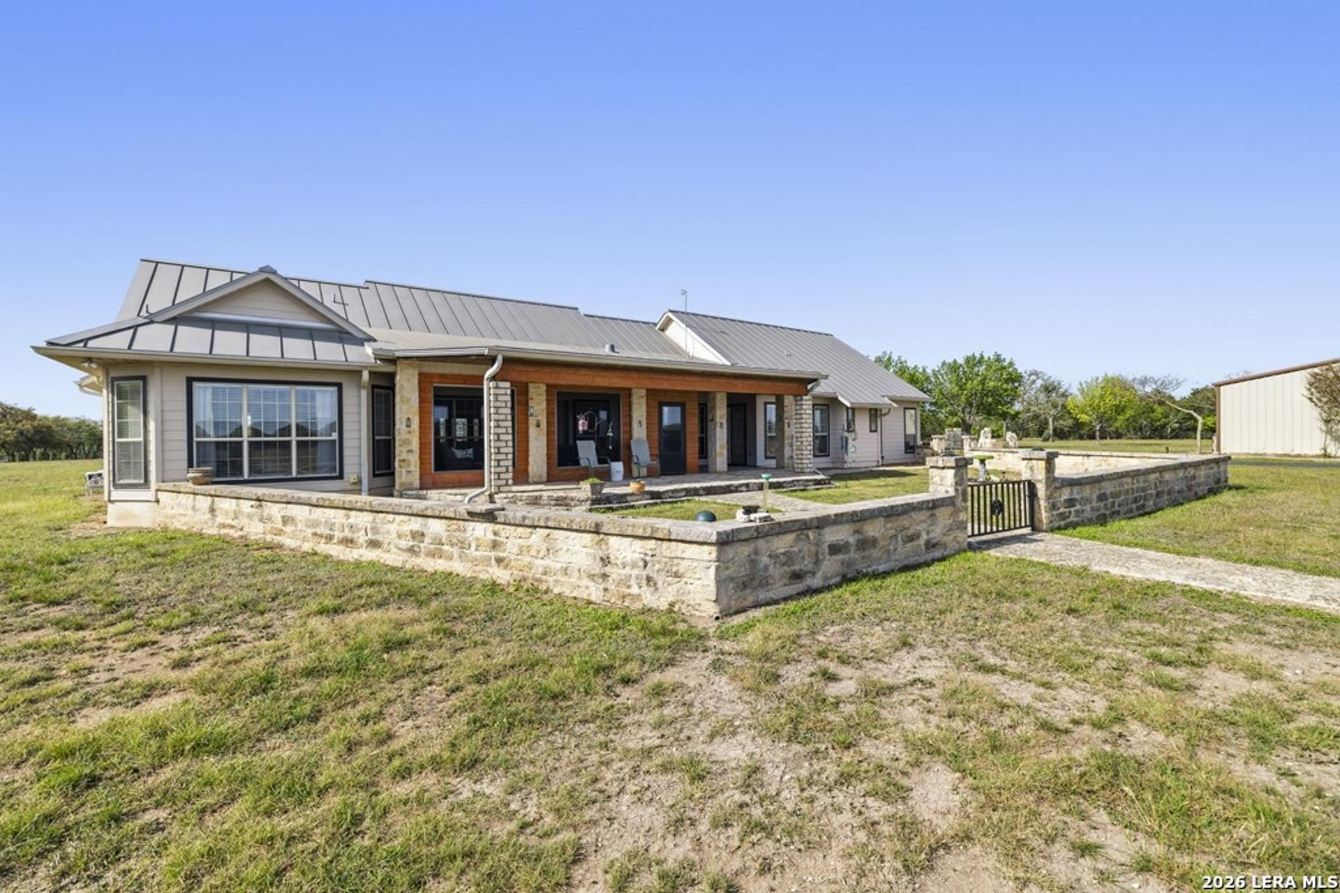 360 Bluff Creek Rd, CENTERPOIN, TX, 78010