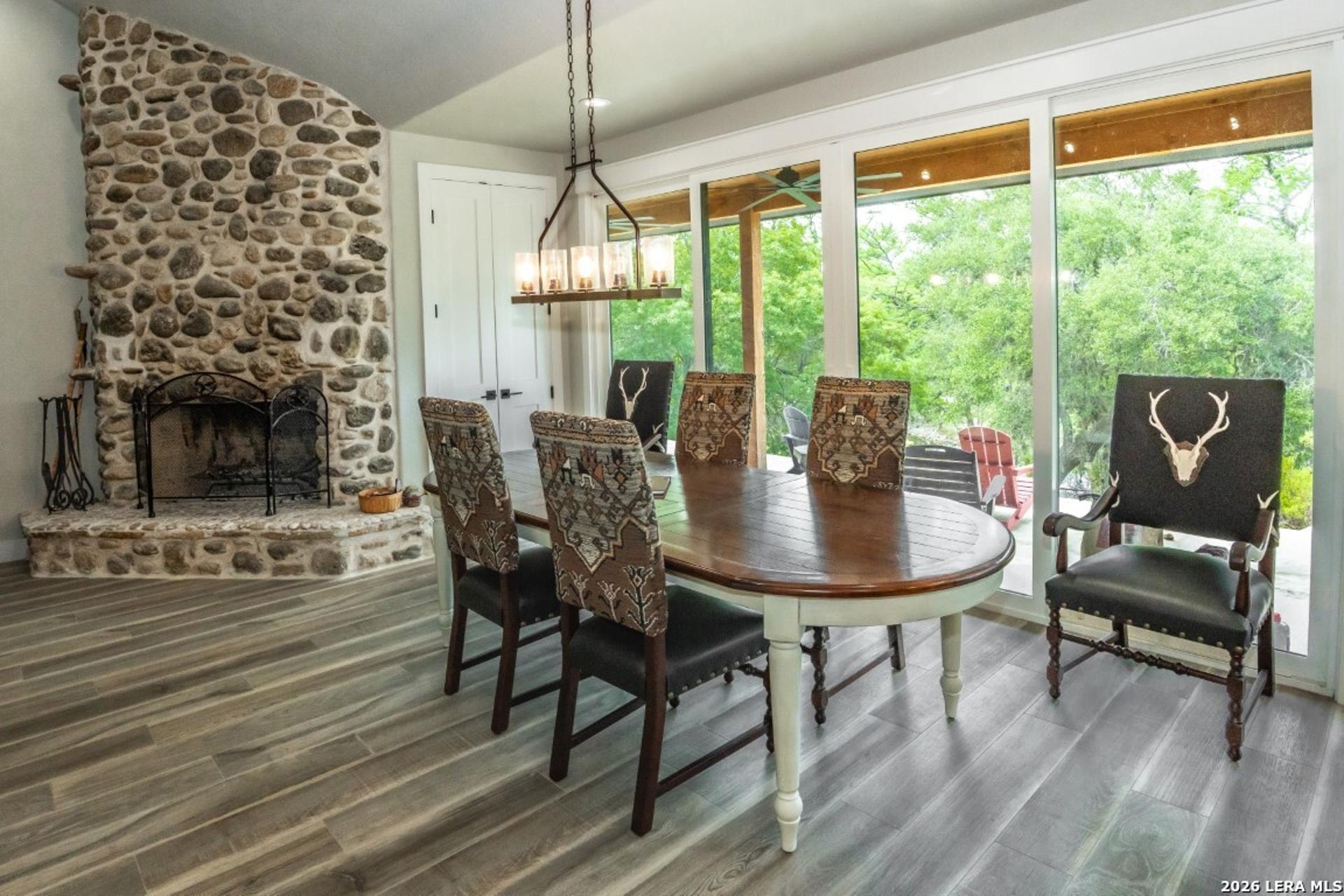1040 Panther Hill Road, VANDERPOOL, TX, 78885