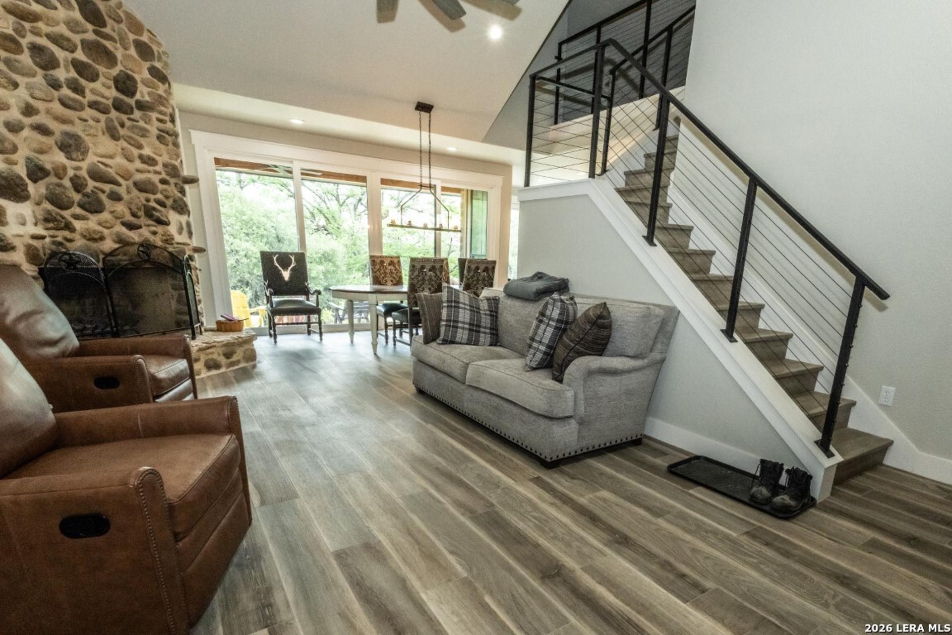 1040 Panther Hill Road, VANDERPOOL, TX, 78885