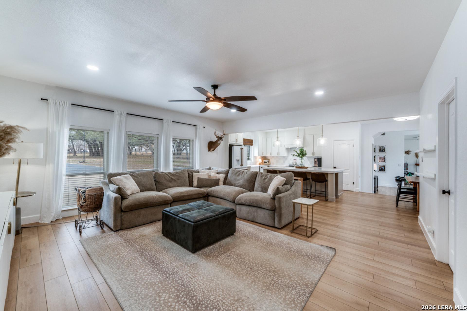 322 Dublin Cir, FLORESVILL, TX, 78114