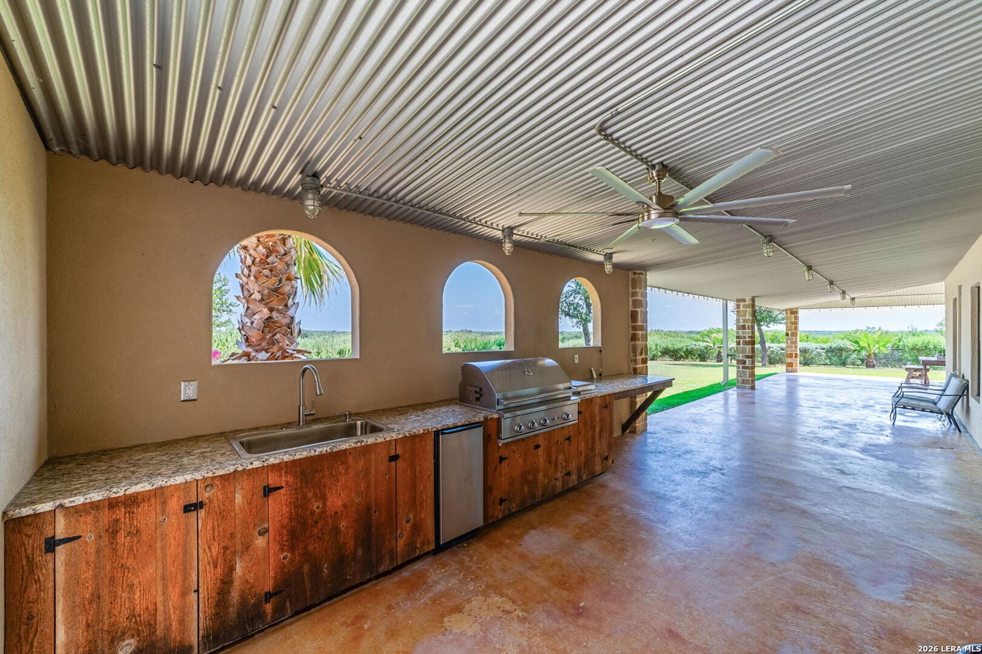 548 Franklin Ln, YANCEY, TX, 78886