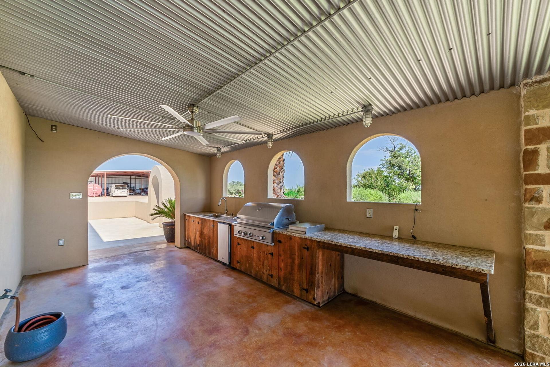 548 Franklin Ln, YANCEY, TX, 78886