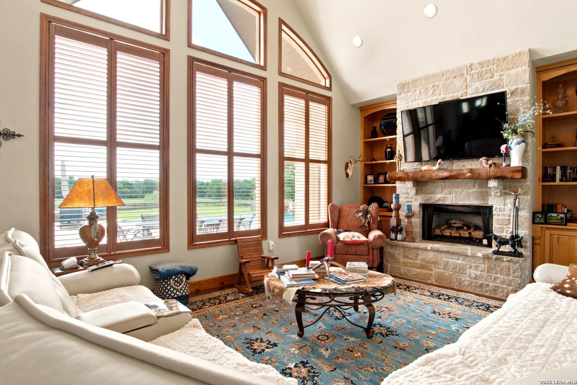 1025 Horse Lane, WEIMAR, TX, 78962