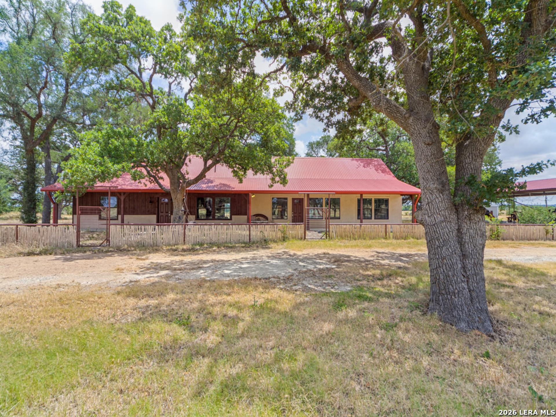 497 LUCKENBACH RD, FREDERICKS, TX, 78624