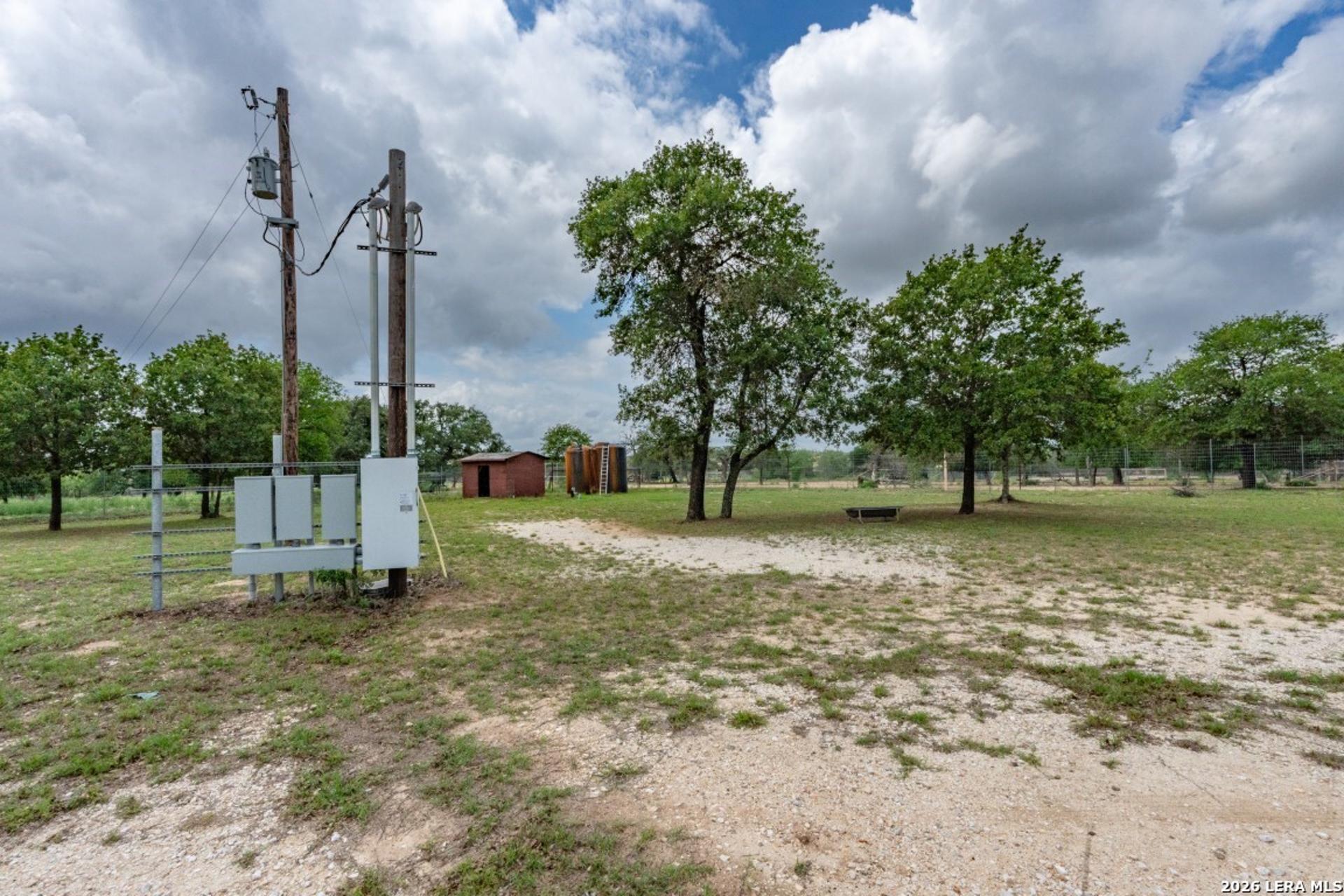 24 Sir David Ln, POTEET, TX, 78065