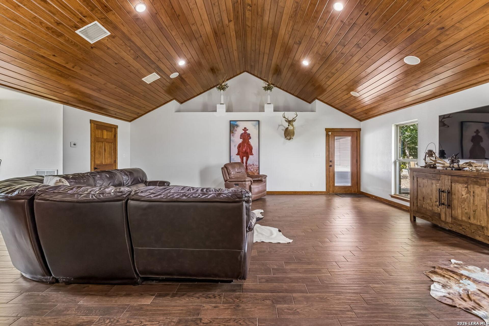 2655 CR 233, GILLETT, TX, 78116