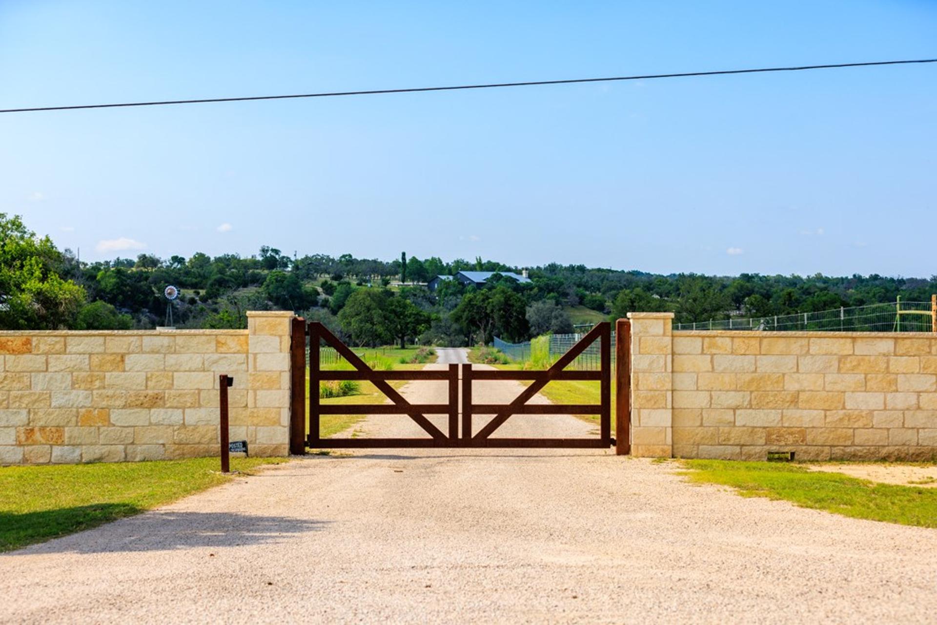 481 Living Water Ranch Rd., Harper, TX, 78631