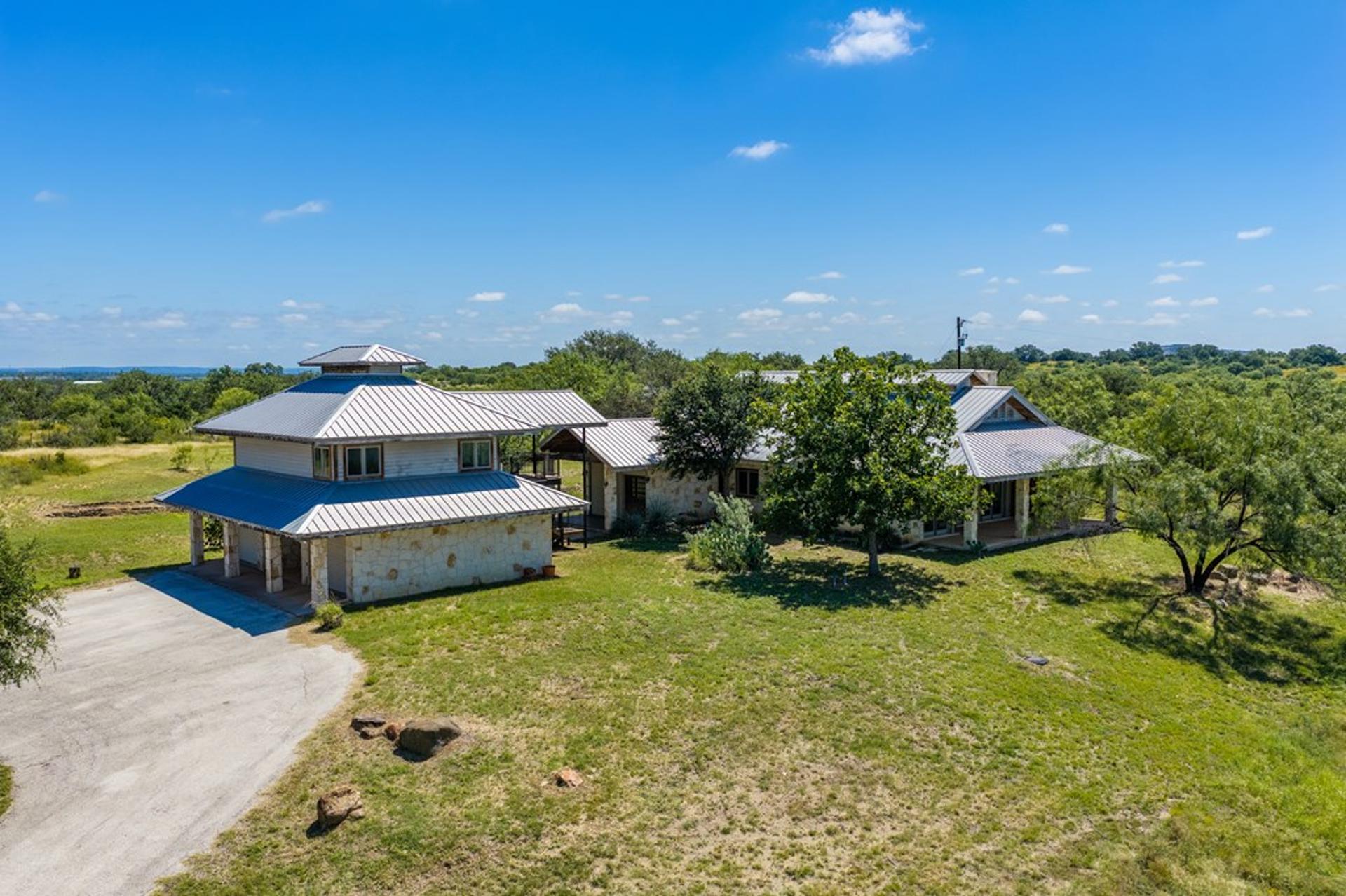 1128 County Rd 312, Llano, TX, 78643