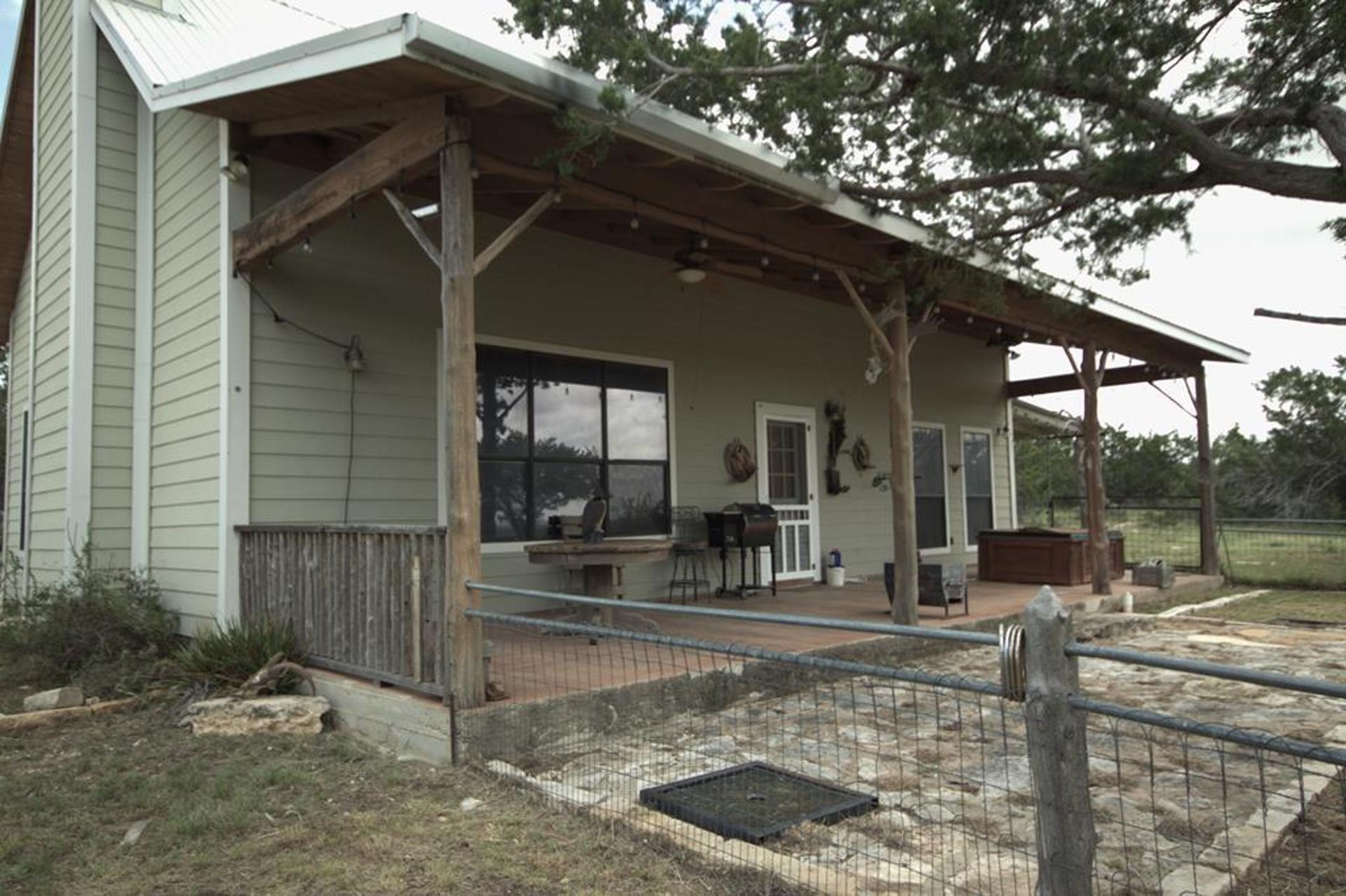 51 Deadend Rd, Mountain Home, TX, 78058