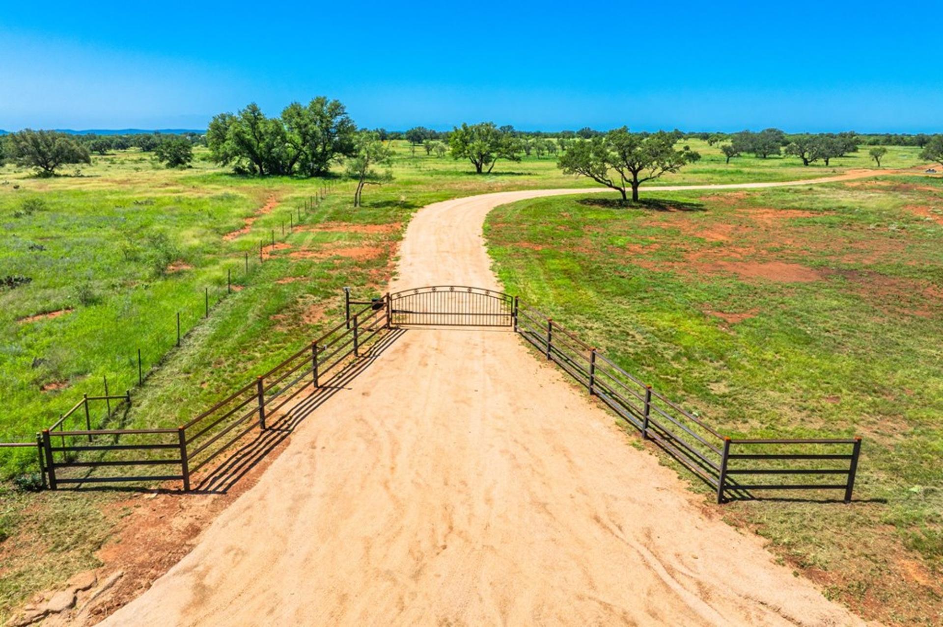 2602 County Rd 406, Llano, TX, 78643