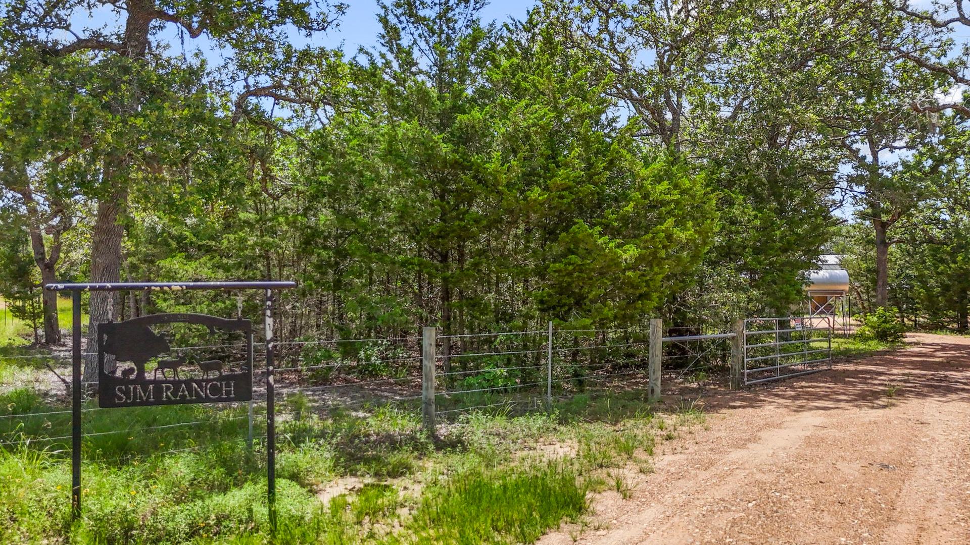 1108 County Road 152, Hallettsville, TX, 77964