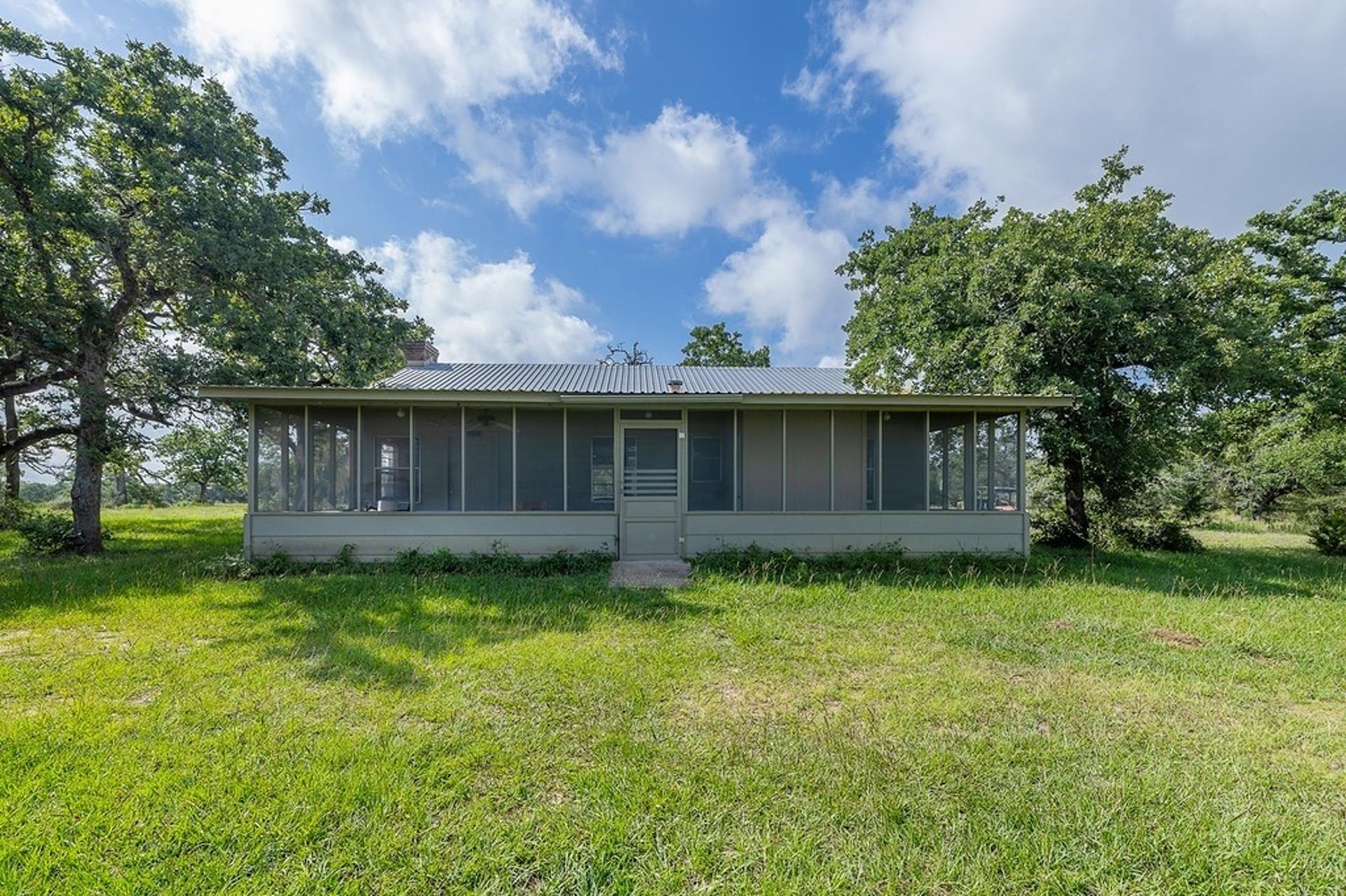 1561 County Road 154, Weimar, TX, 78934