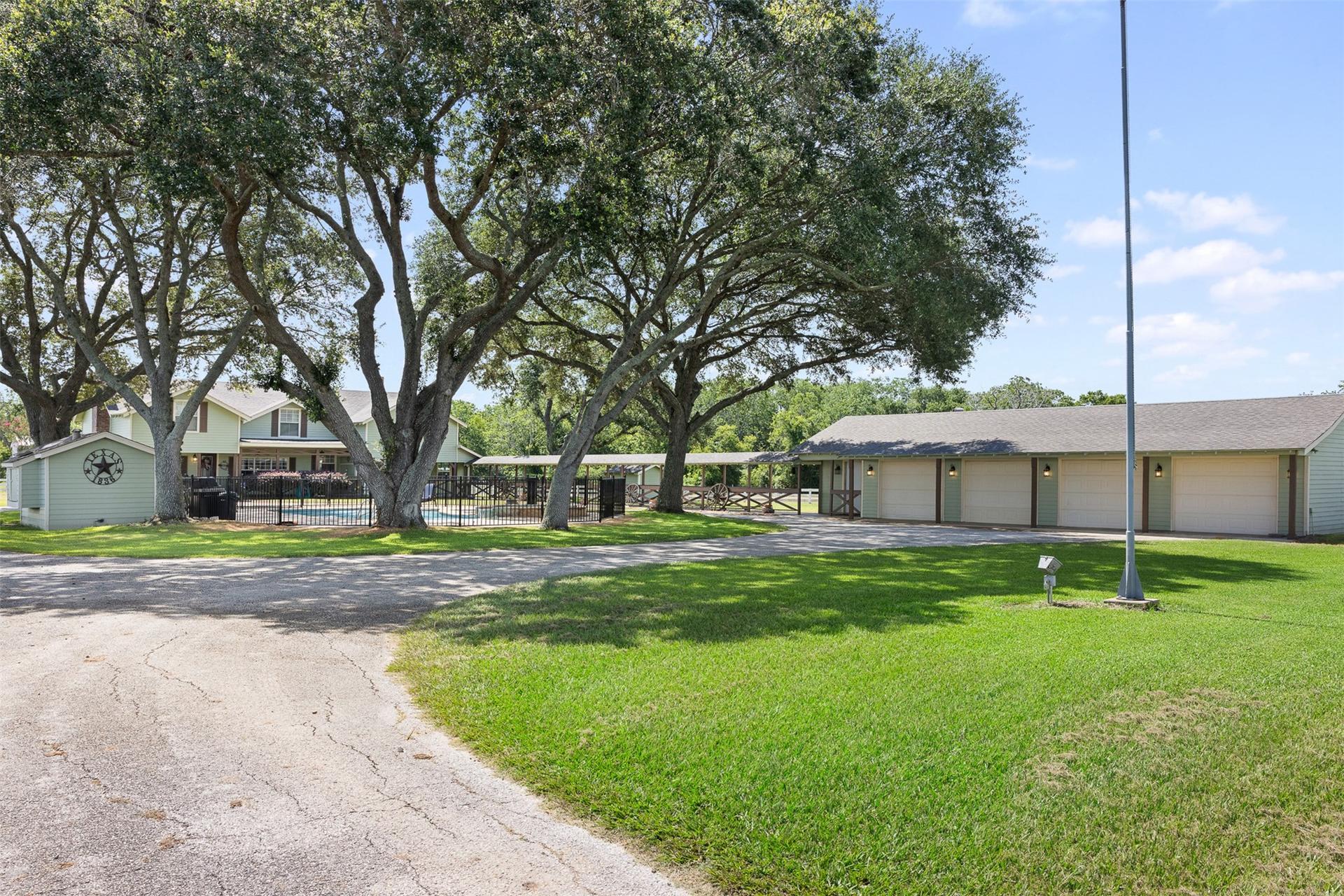 6541 Eagle Nest Acres, Wallis, TX, 77485