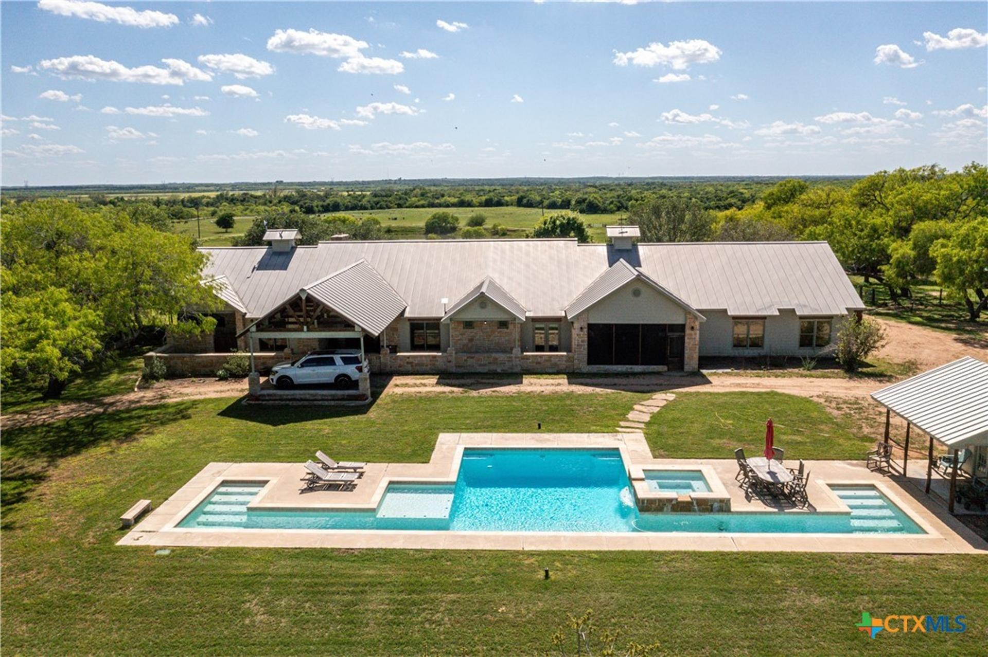 1110 county road 103, Runge, TX, 78151