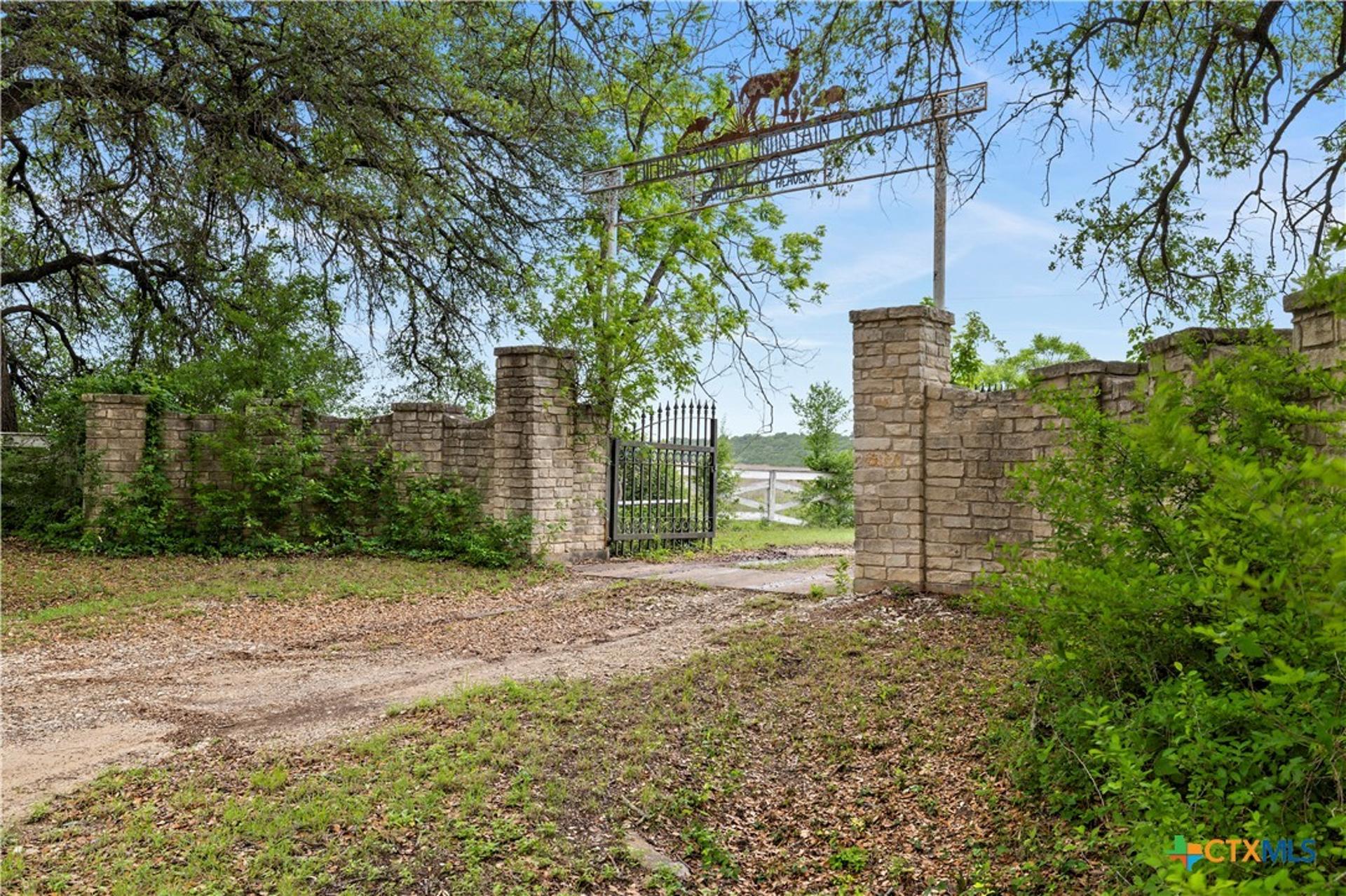 902 County Road 327, Gatesville, TX, 76528