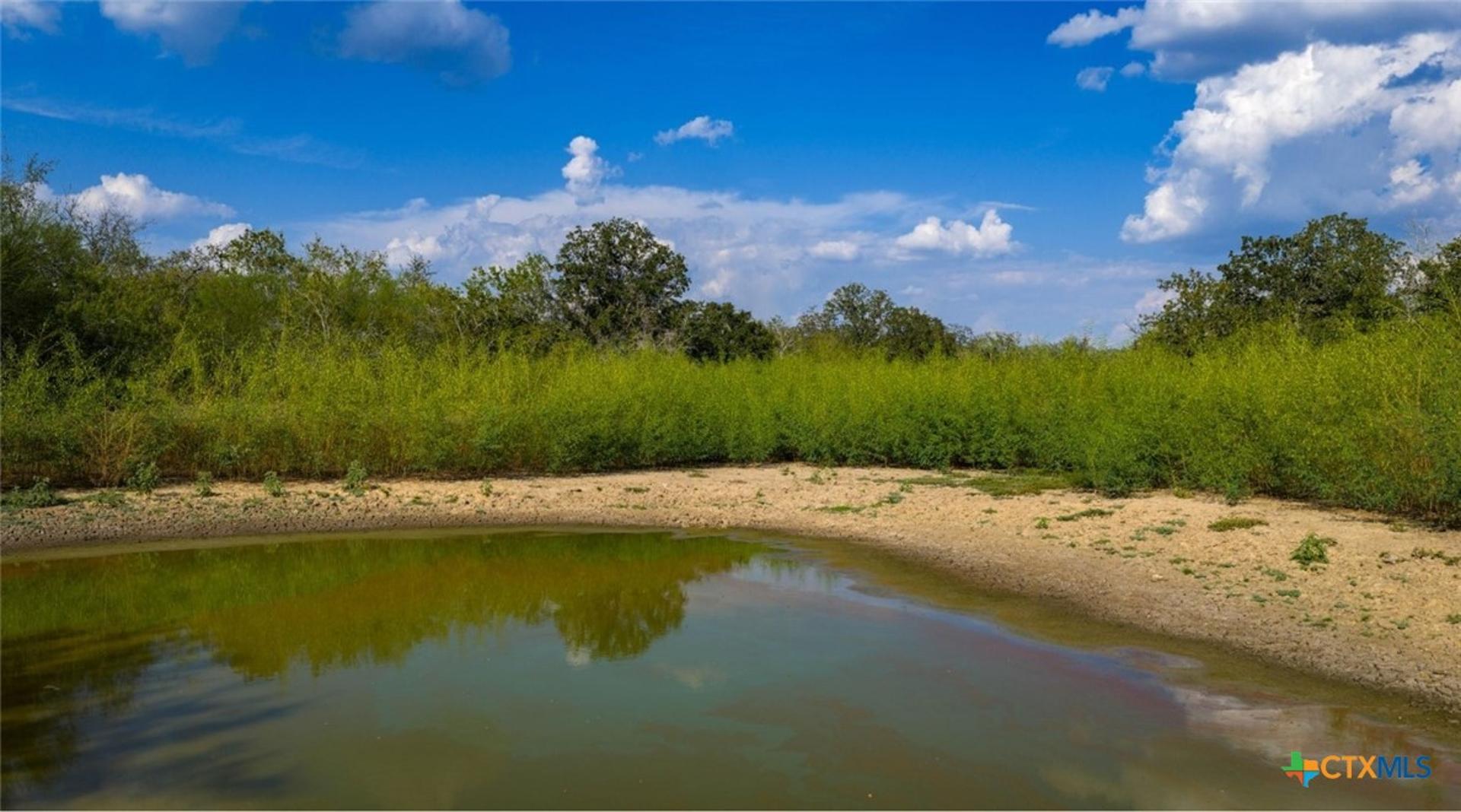 916 County Road 421, Waelder, TX, 78959